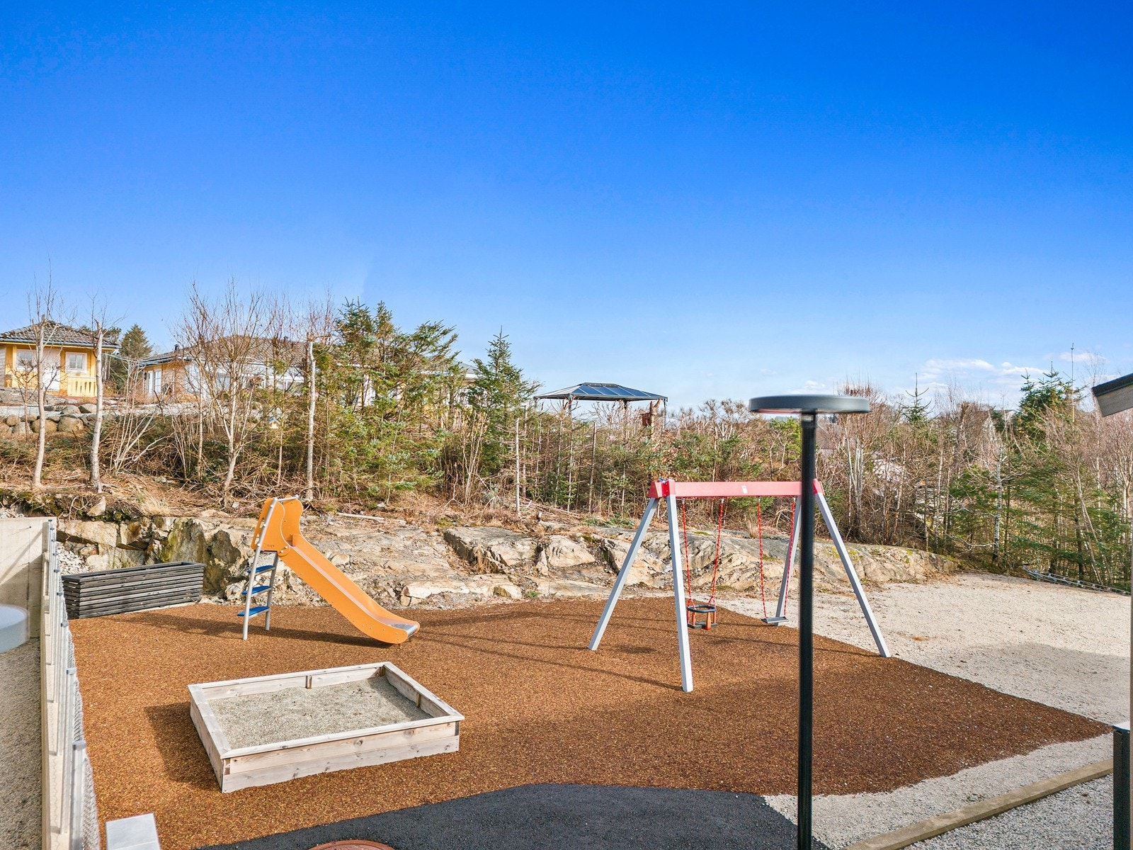 Felles lekeplass. Galleribilde