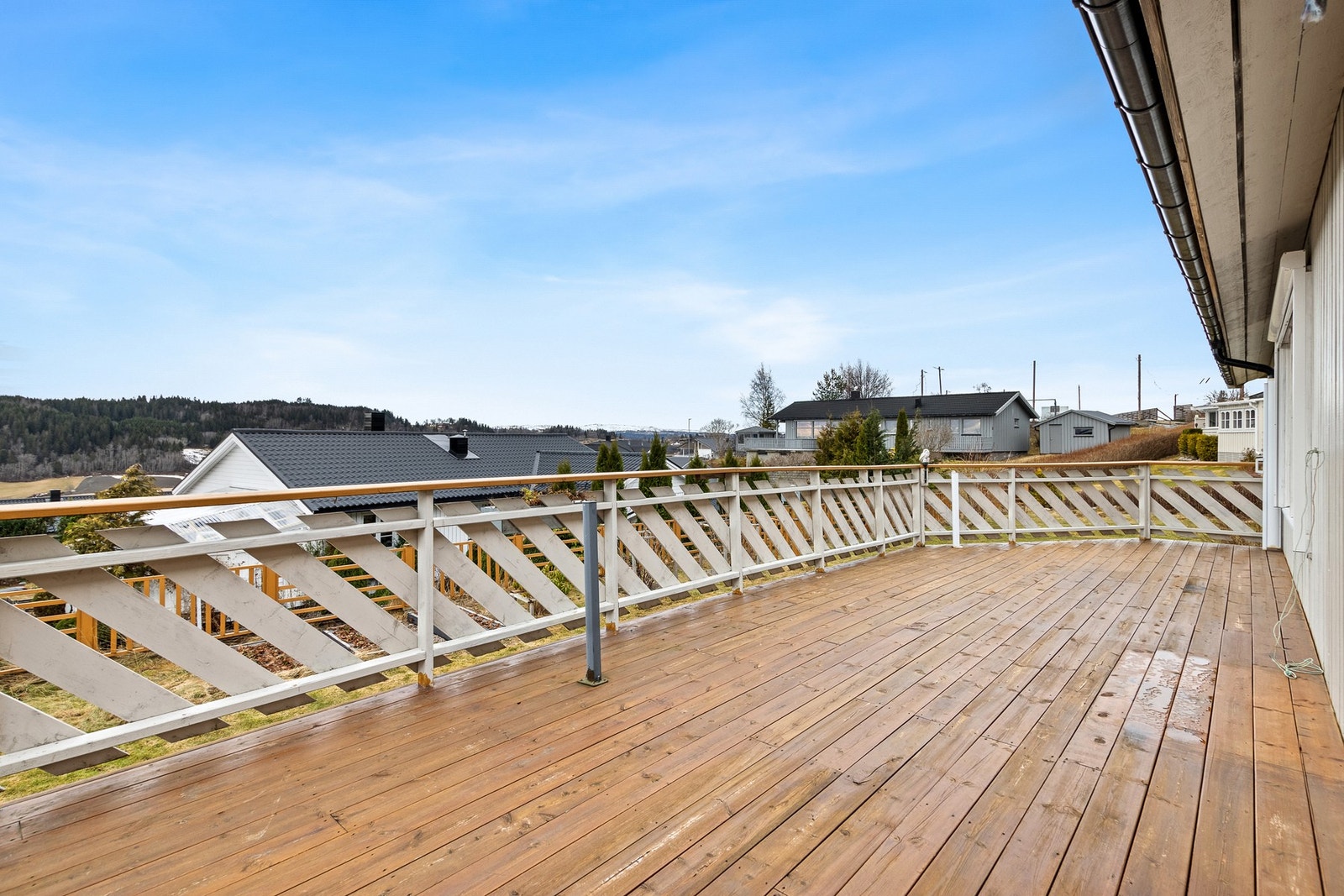 Stor veranda med gode solforhold. Galleribilde