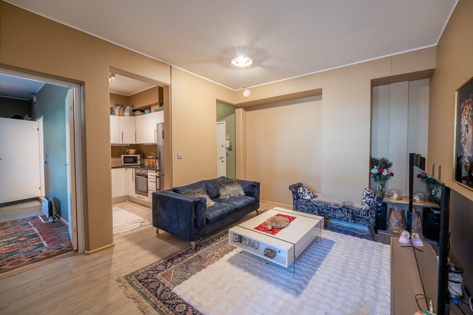 Delvis åpen løsning mot kjøkkenet Galleribilde