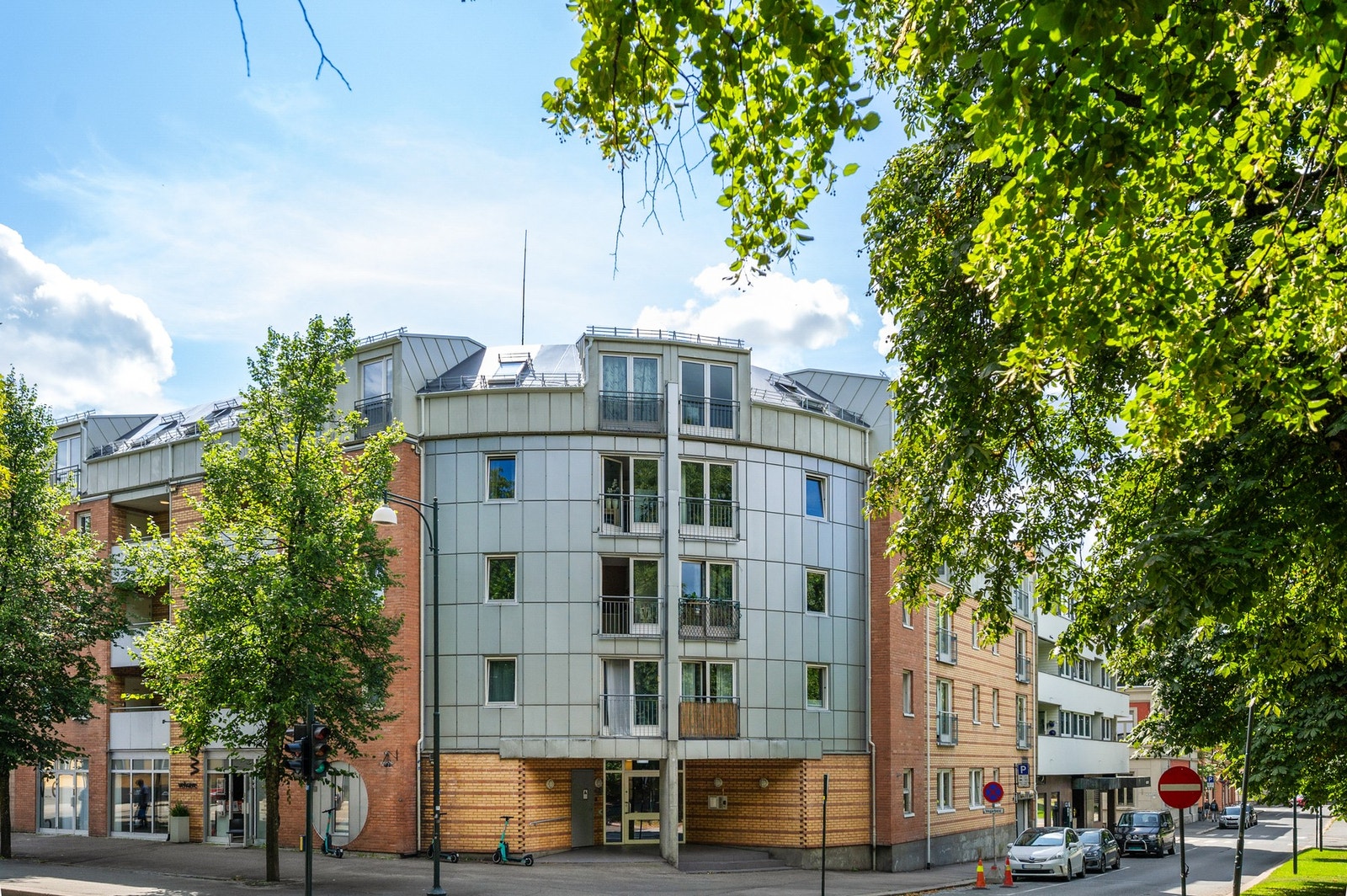 I Gamle Kirkeplass 4 bor du svært sentralt til, med umiddelbar nærhet til alt Drammen sentrum har å tilby Galleribilde