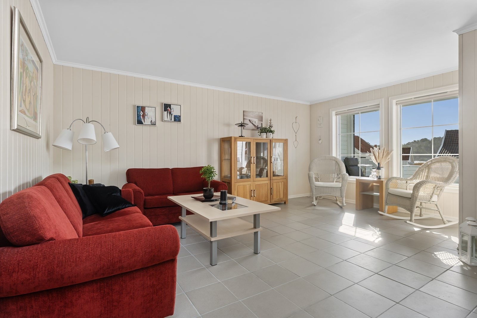 Åpen stue/kjøkken løsning gjør leiligheten arealeffektiv Galleribilde