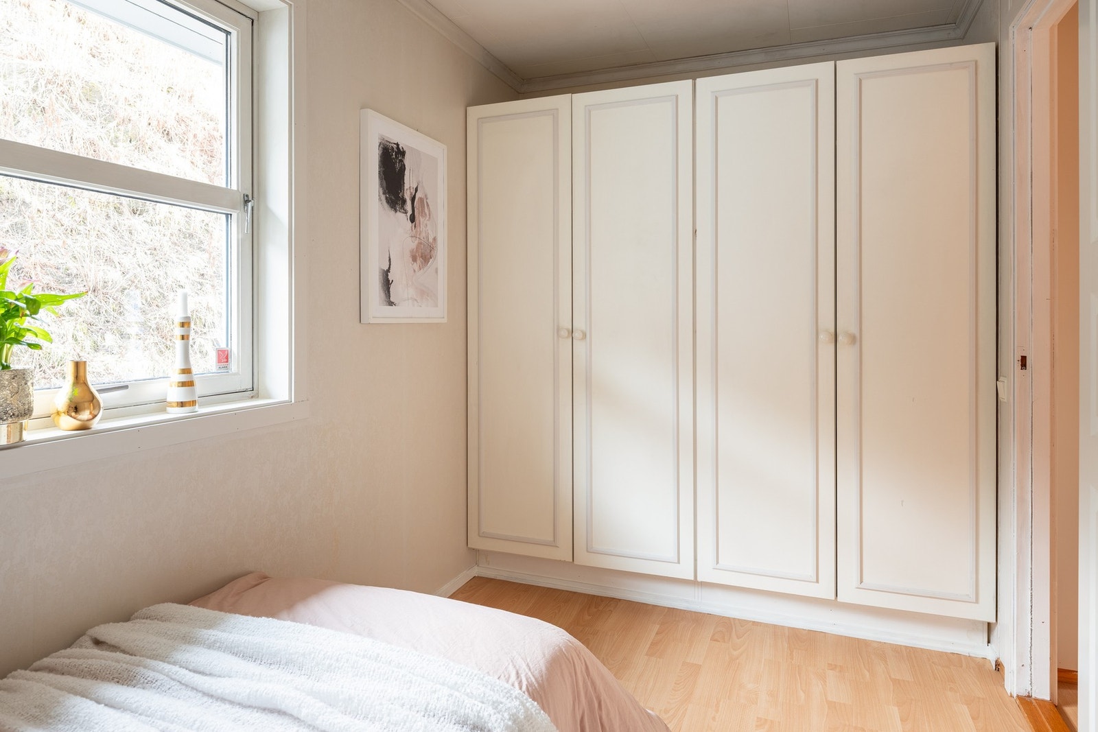 Garderobe medfølger. Galleribilde