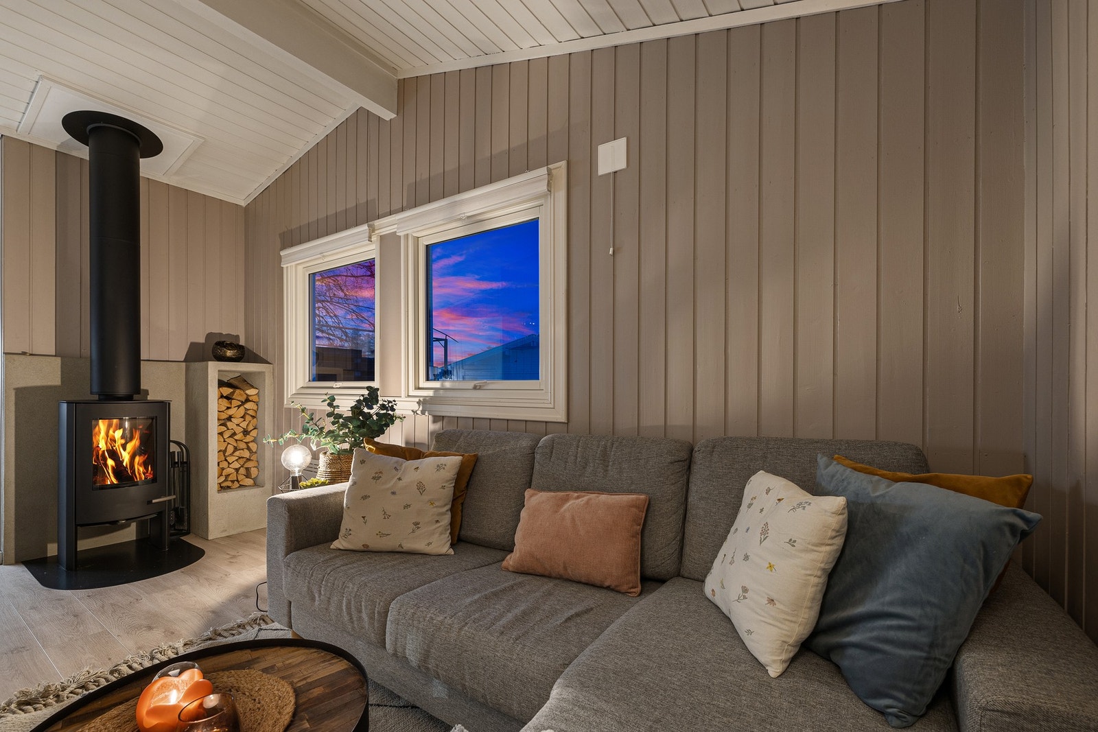 Dette er en arealeffektiv og koselig hytte ved Finnskogen. Galleribilde