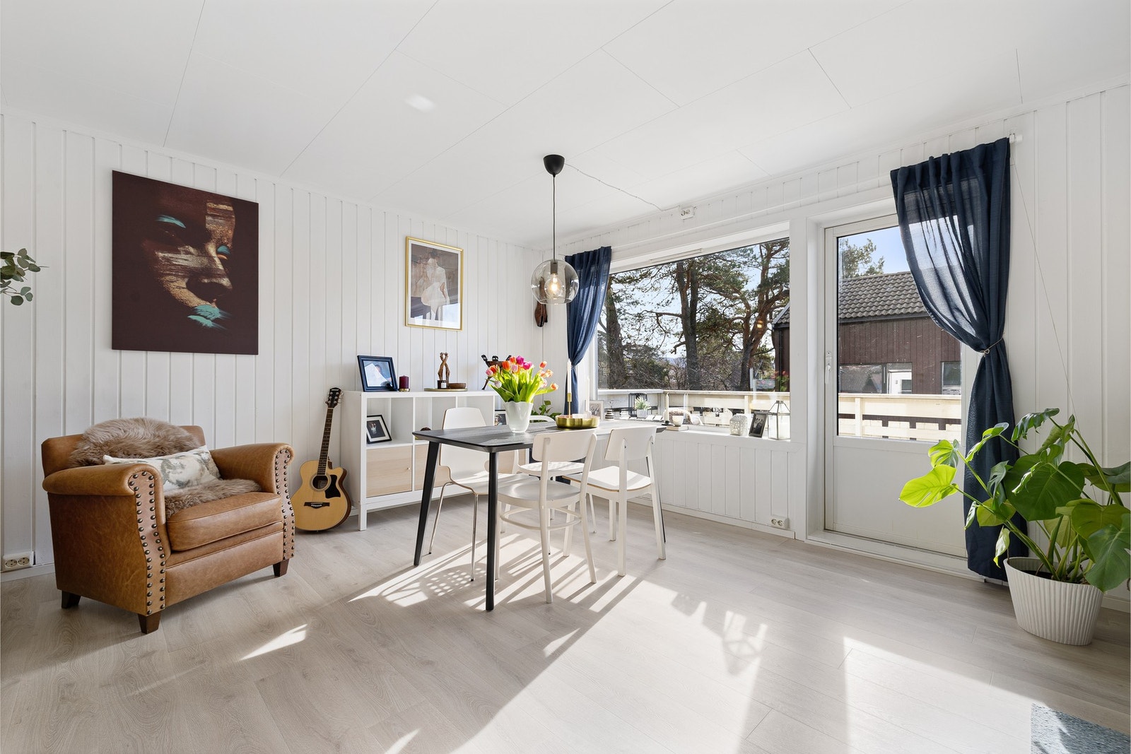 Utgang til balkong. Galleribilde