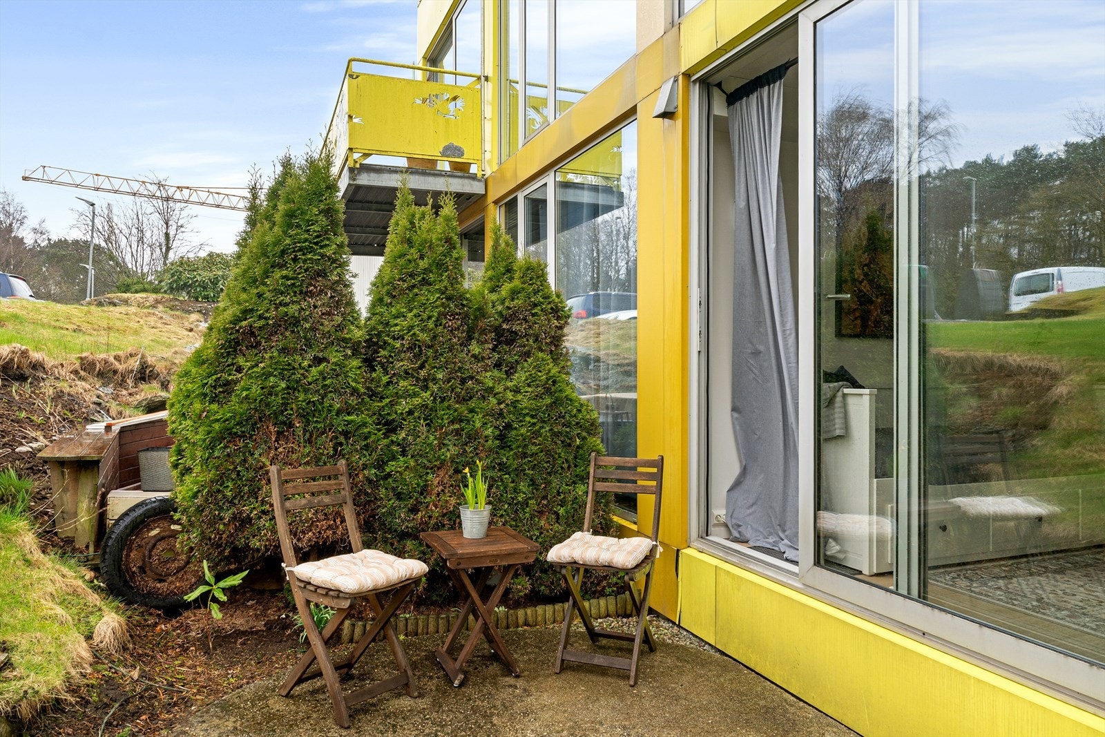 Fra oppholdssonen kommer du ut til ditt eget uteområdet som gir morgen og formiddagssol- perfekt for å nyte lange sommerdager i hyggelig samvær. Galleribilde