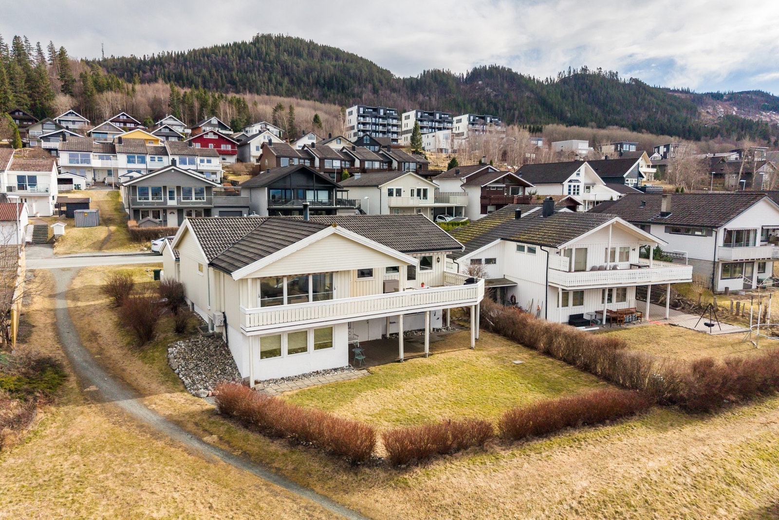 Rolig og barnevennlig område i blindgate. Galleribilde