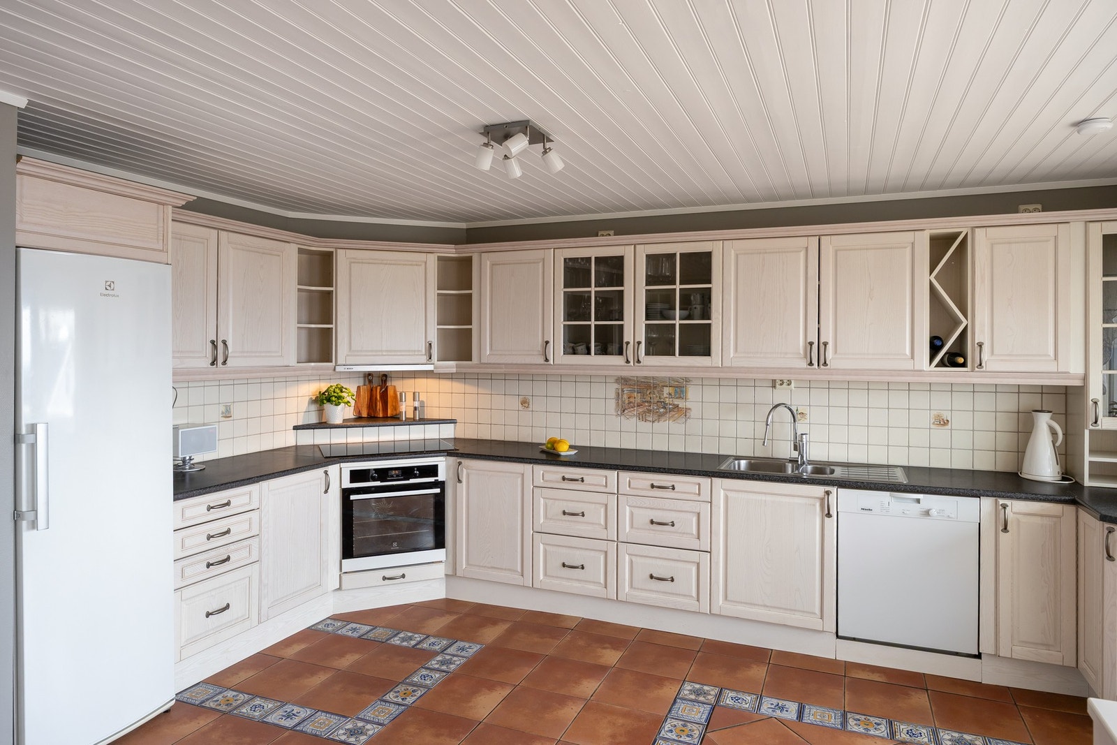 Integrerte hvitevarer følger med. Galleribilde