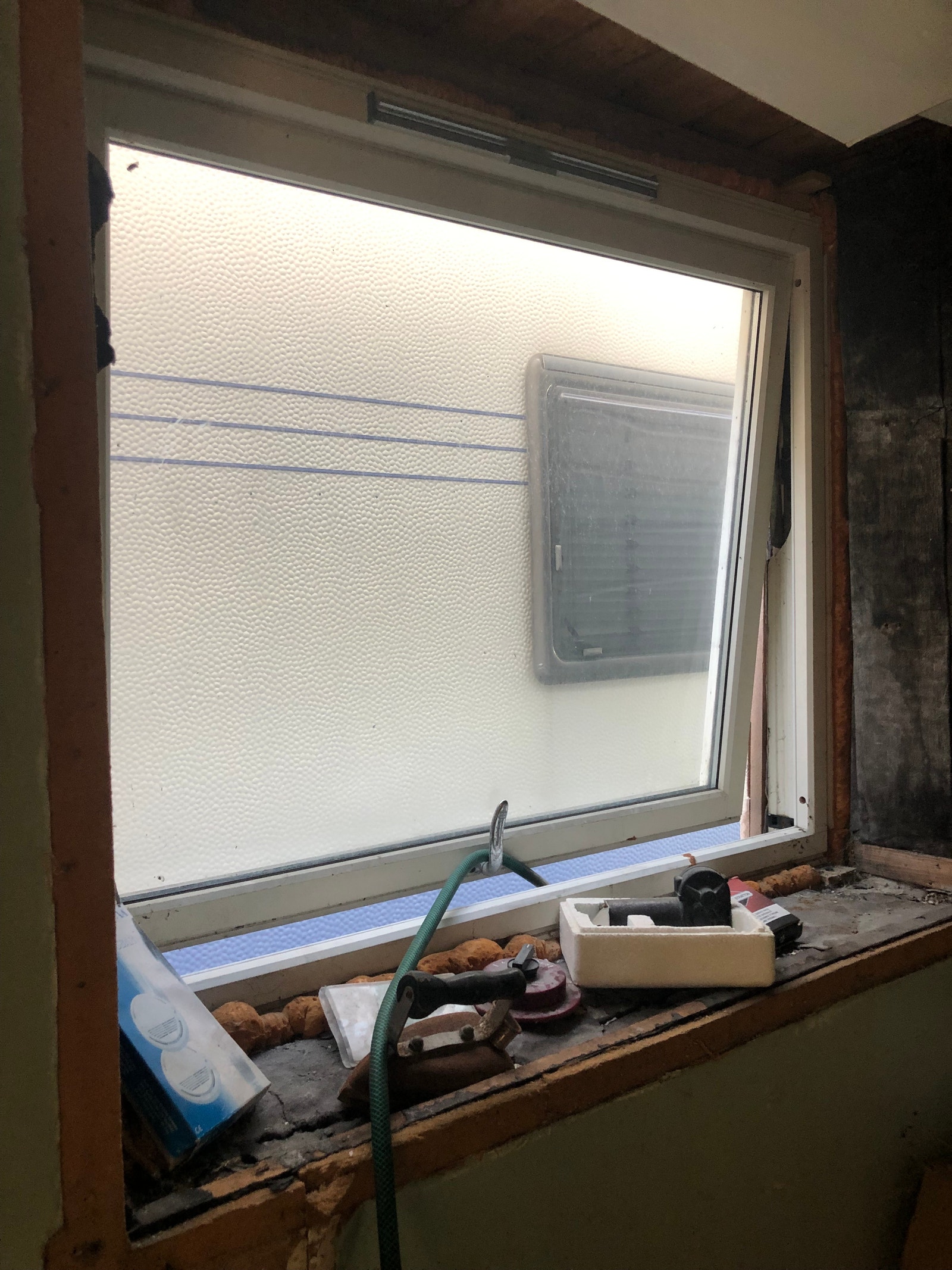 Uferdig rundt vindu. Galleribilde