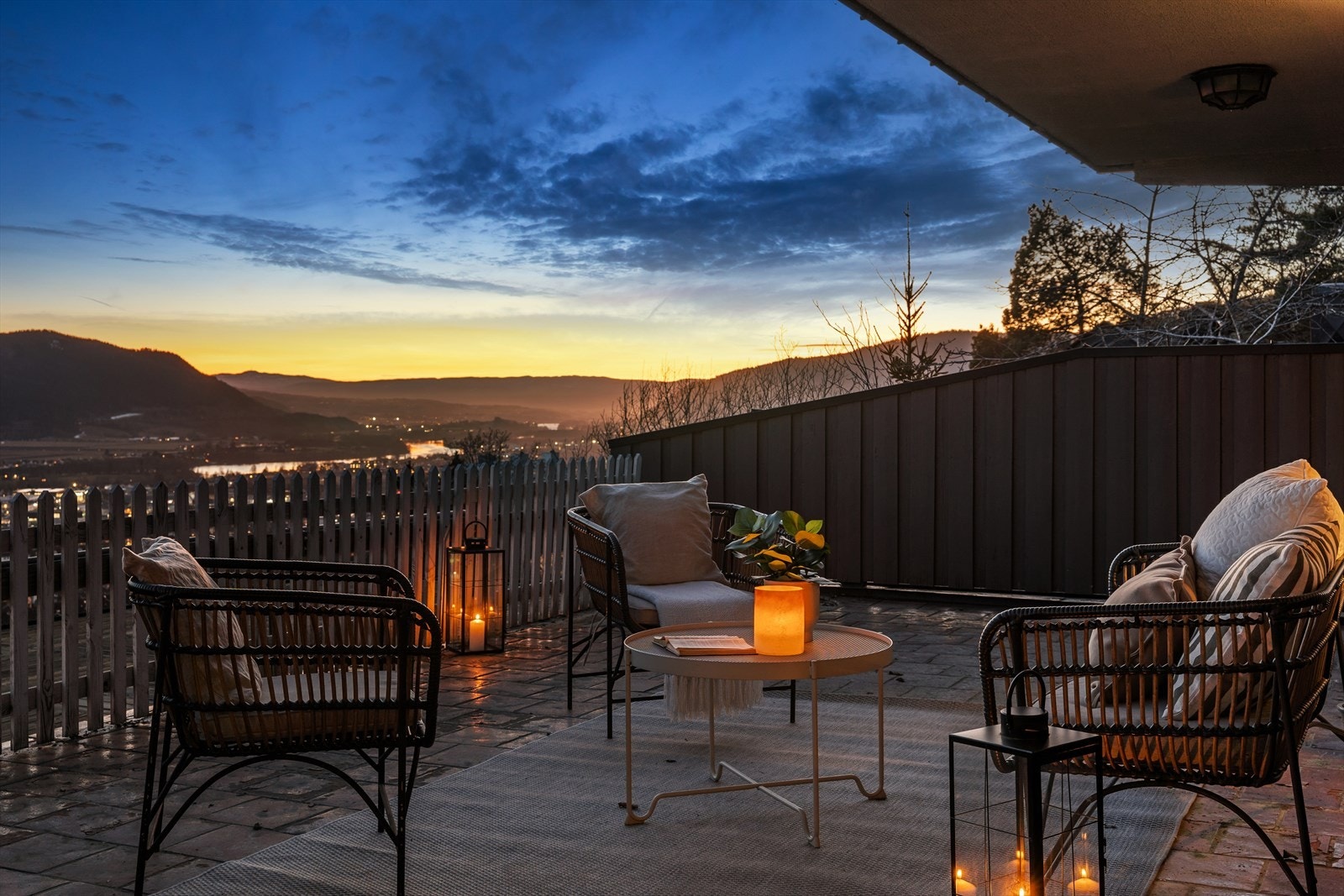 Leiligheten har en stor terrasse på ca. 36 m² med fantastisk utsikt og gode solforhold. Galleribilde