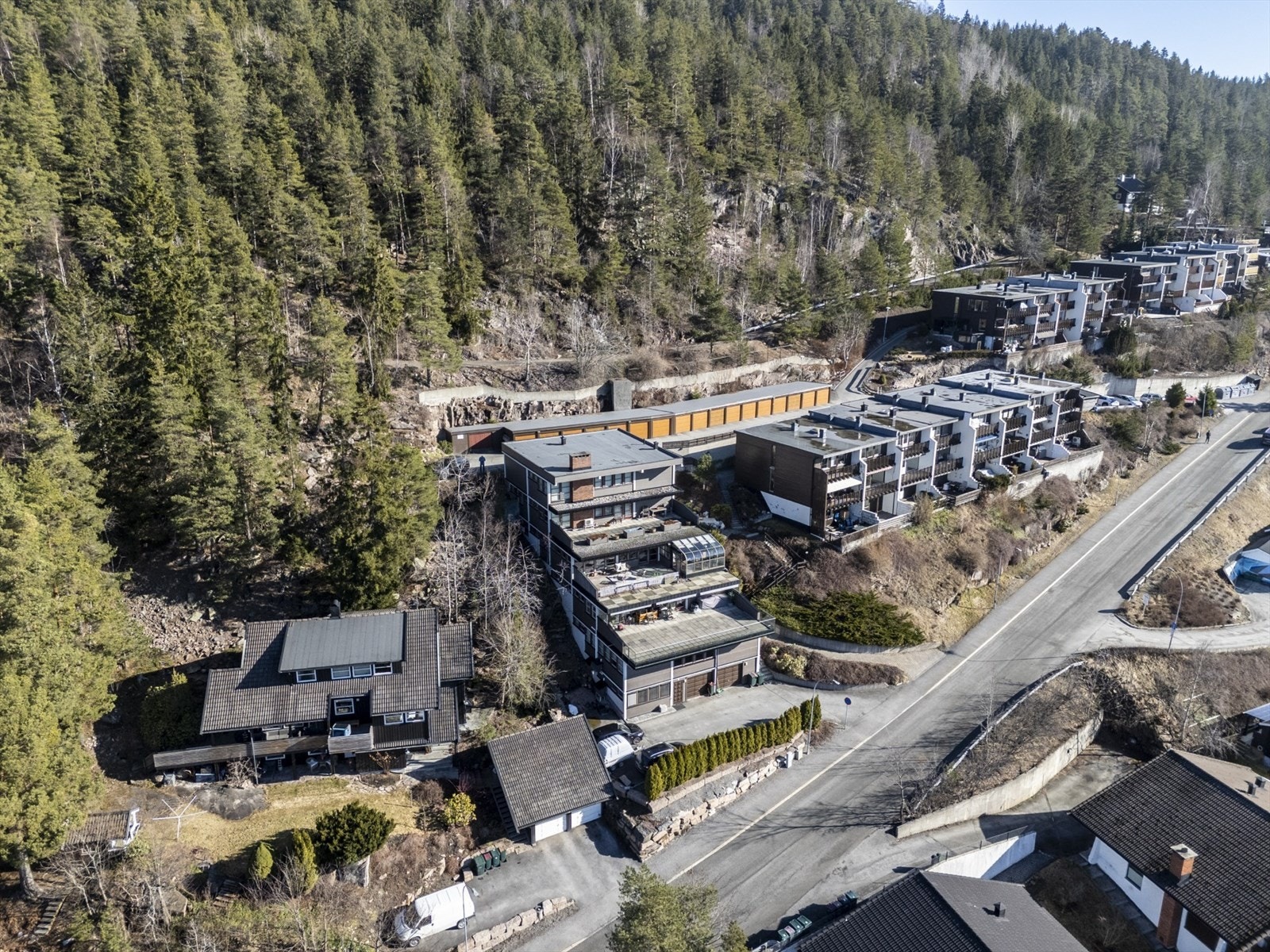 Boligen ligger i umiddelbar nærhet til skog og mark (selgers private bilde). Galleribilde