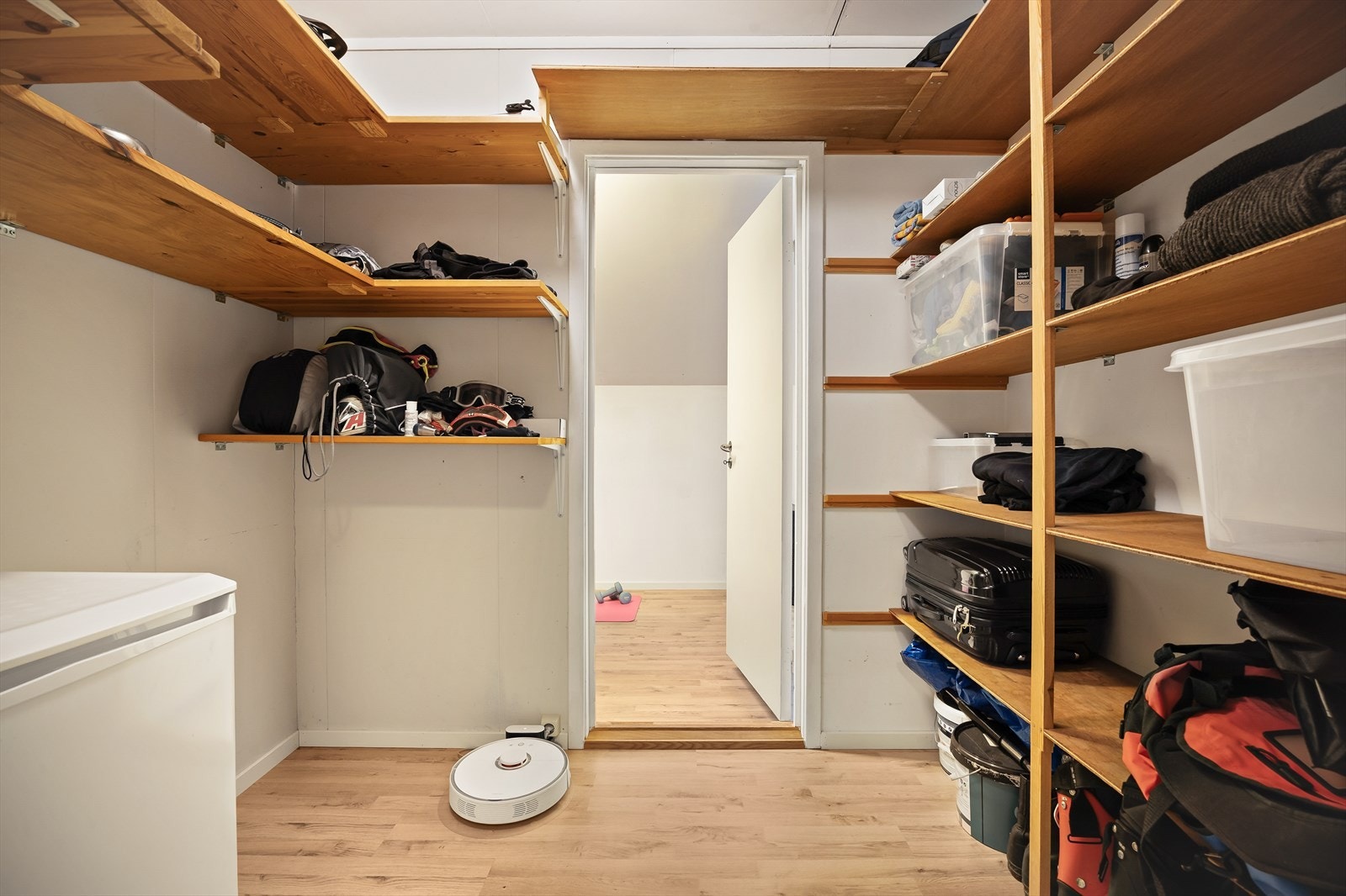 Gode hyllesystemer sørger for organisert og effektiv oppbevaring. Galleribilde