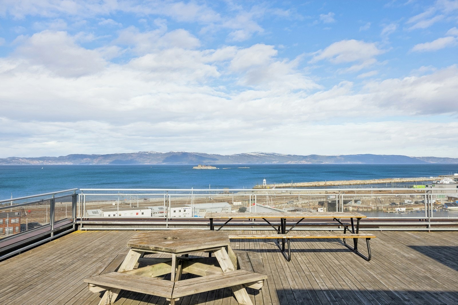 Felles takterrasse på 350 kvm, panoramautsikt over hele byen og fjorden! Galleribilde