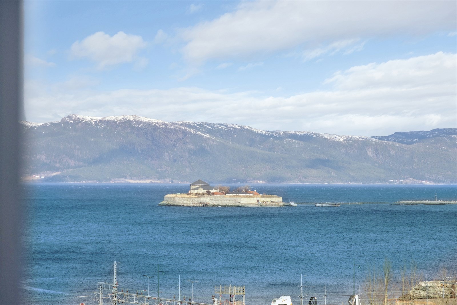 Leiligheten har utsikt rett mot Munkholmen. Galleribilde