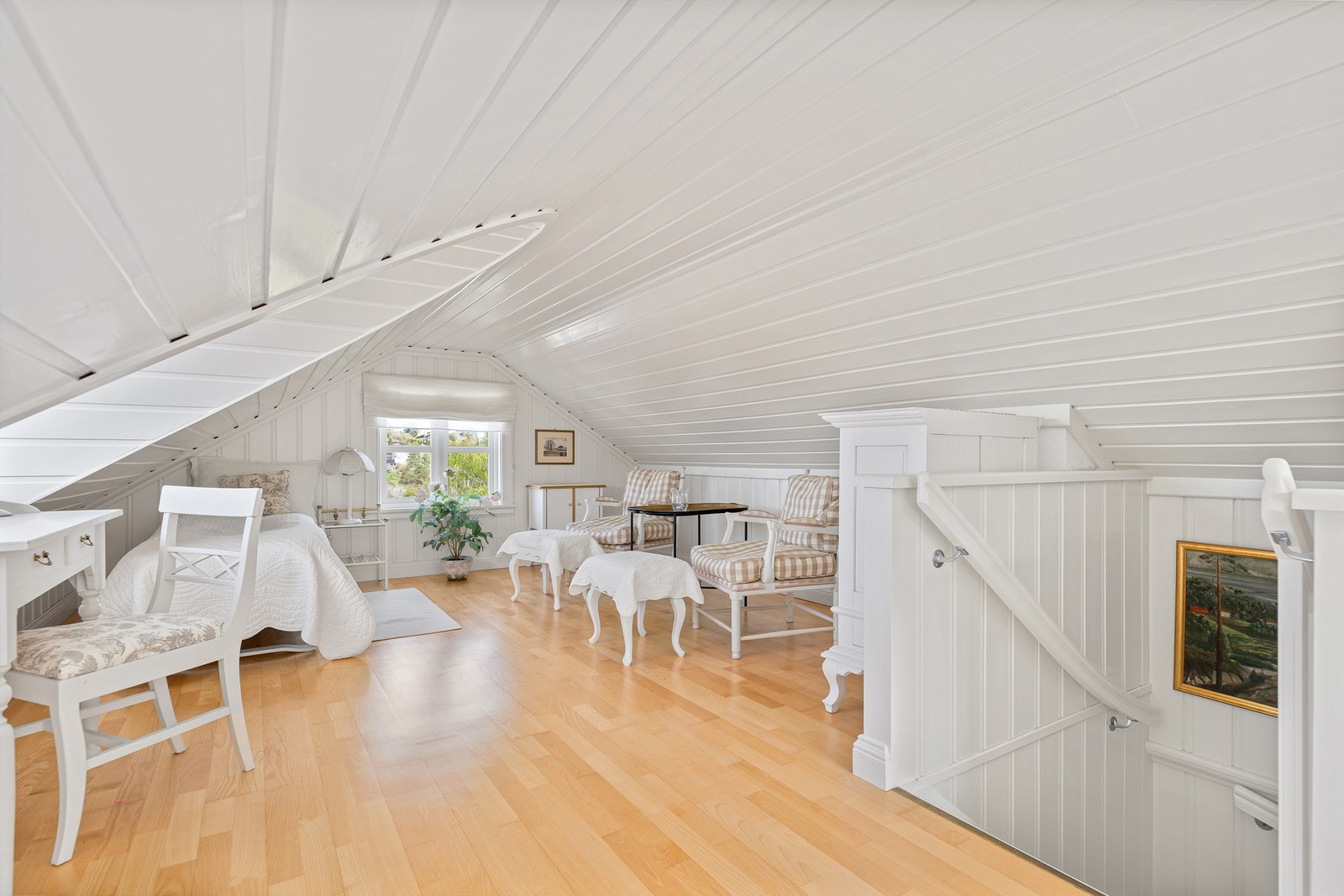 Et lyst og allsidig rom med mange bruksmuligheter. Galleribilde