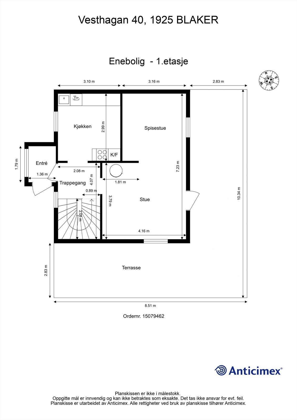 Første etasje har en praktisk planløsning med stue, spisestue, kjøkken og entré. Galleribilde