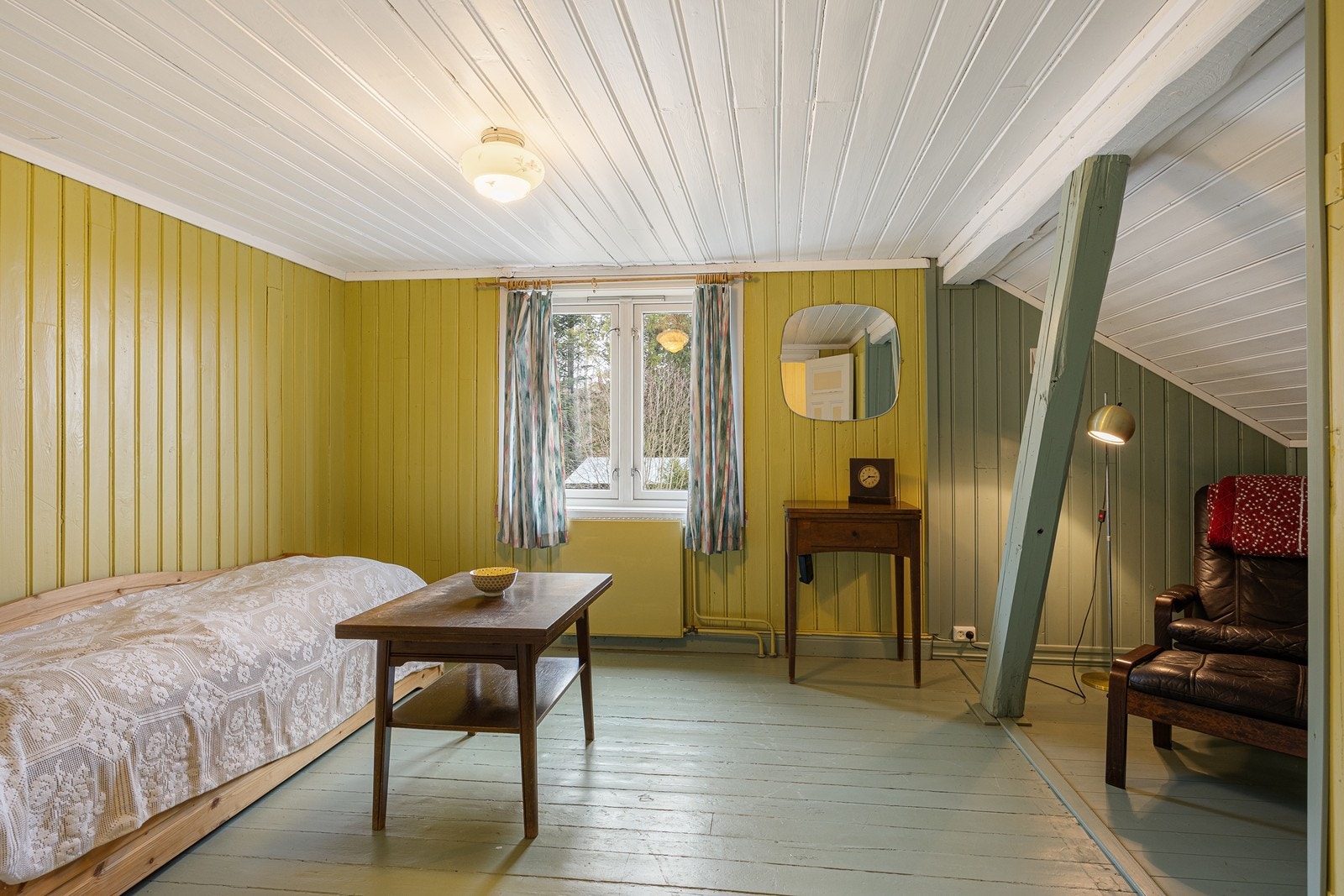 Soverommet er av god størrelse og har fin plass til seng og annet ønsket møblement. Galleribilde