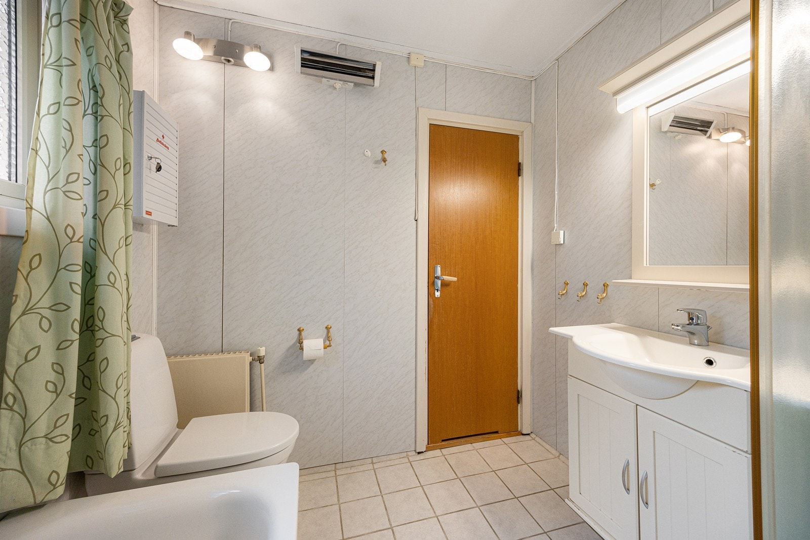 Under det flislagte gulvet er det lun, behagelig varme. Galleribilde