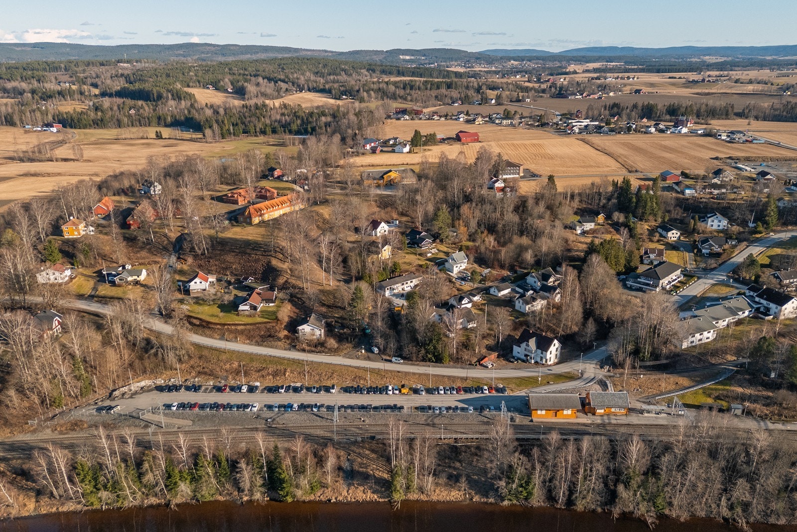 Pendler du - da er det få minutters gange til Blaker togstasjon. Galleribilde