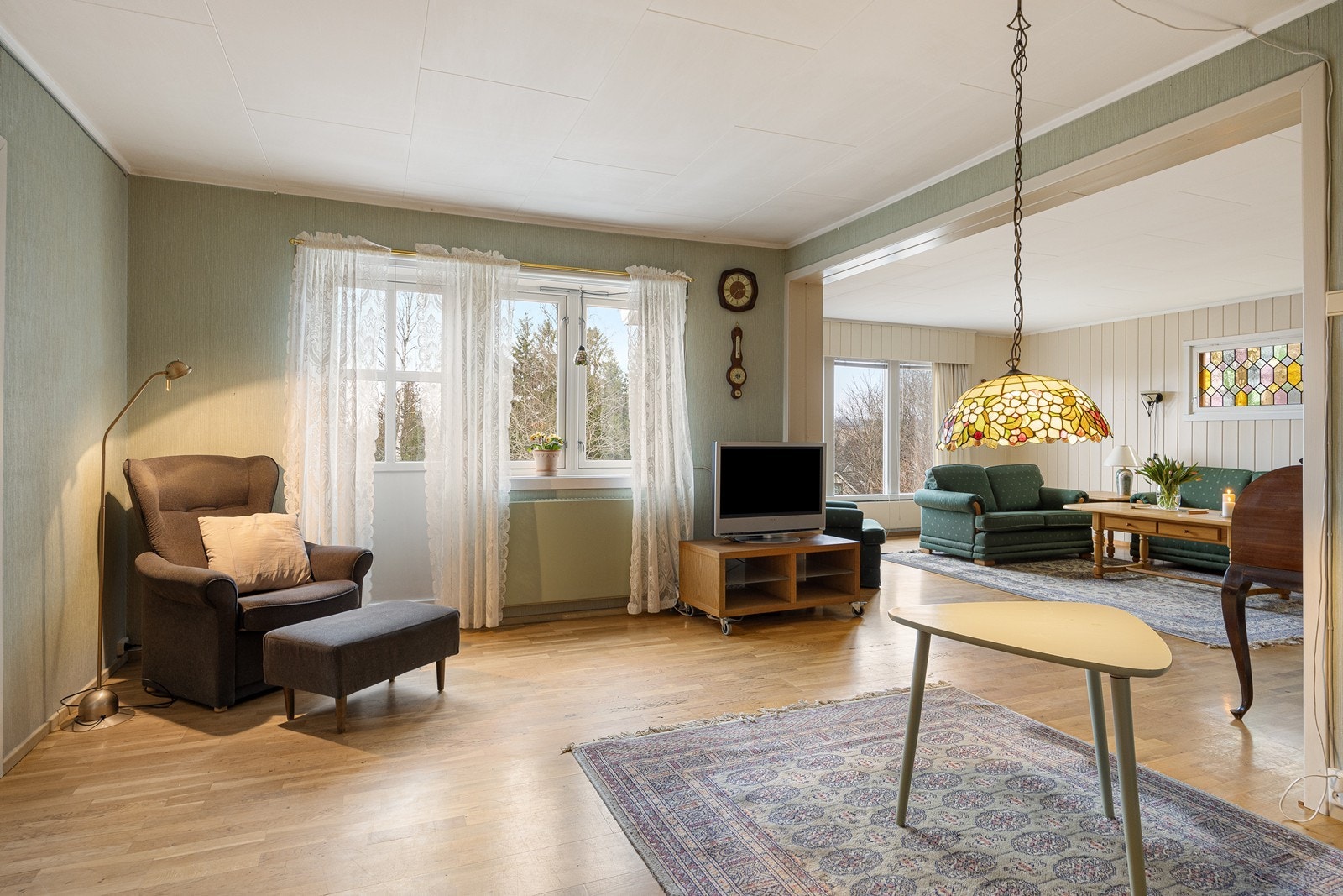 To tilstøtende stuer gir ekstra fleksibilitet og møbleringsfrihet. Galleribilde