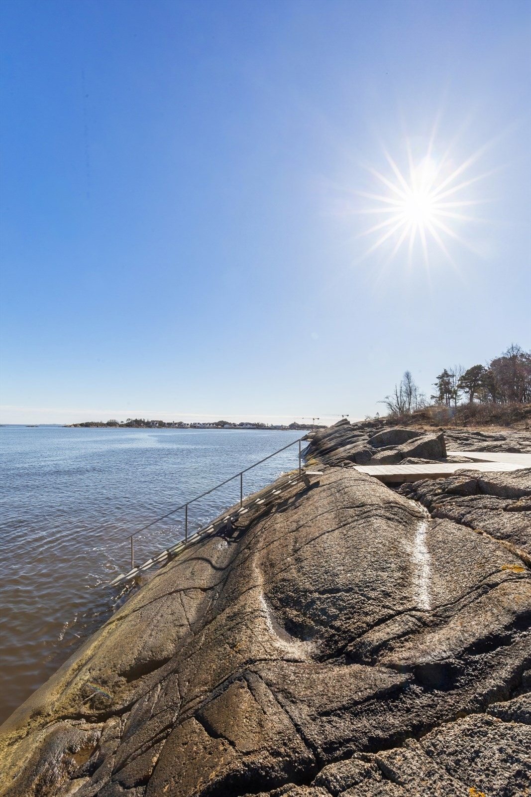 Kort vei til svaberg og badeplasser. Galleribilde