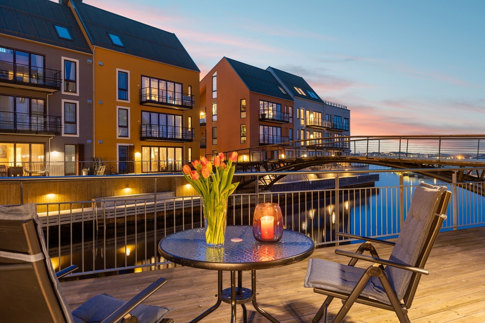 Stemningsfull belysning skaper en flott atmosfære på kveldstid. Galleribilde