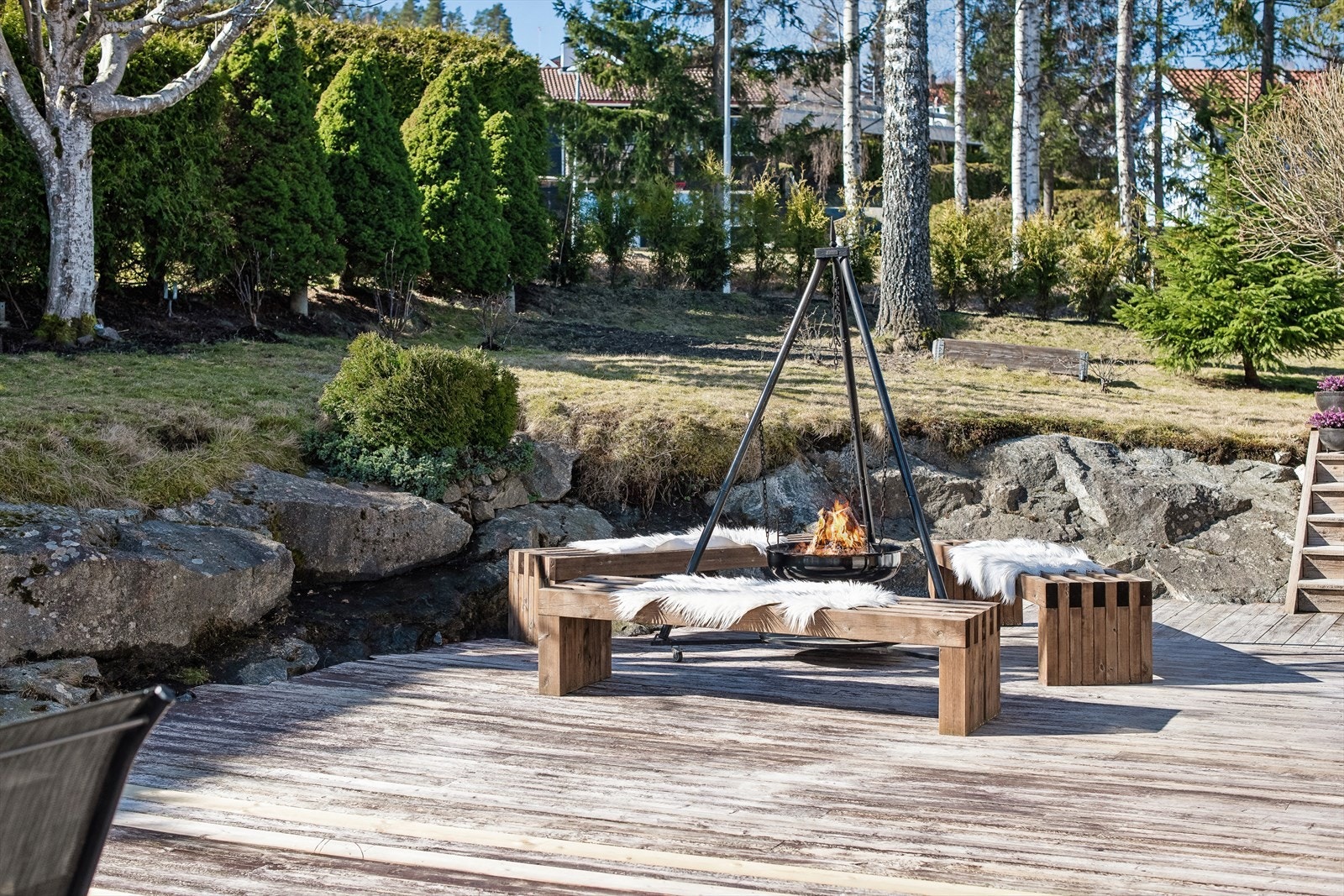 Uteområdet er pent opparbeidet og gir en følelse av å være usjenert. Galleribilde