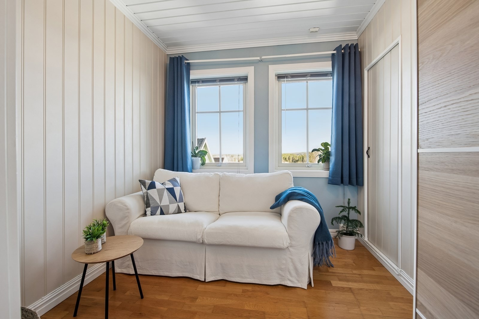 I tillegg til soverommene finnes det innredede rom som gir ekstra fleksibilitet, for eksempel som en liten stue eller lekerom. Galleribilde