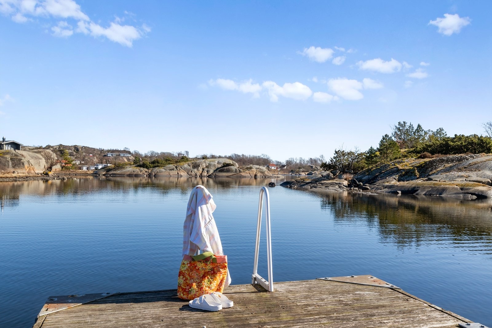 Tenk å sitte her å nyte solen på en varm sommerdag? Galleribilde