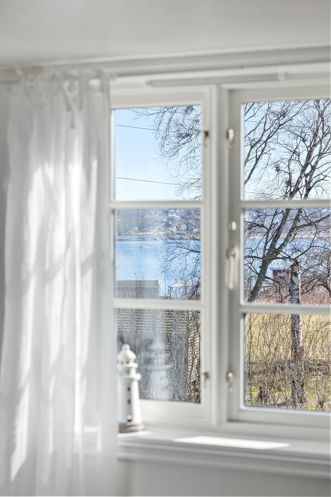 Fra soverom nummer tre er det nydelig sjøutsikt fra vinduet. Galleribilde