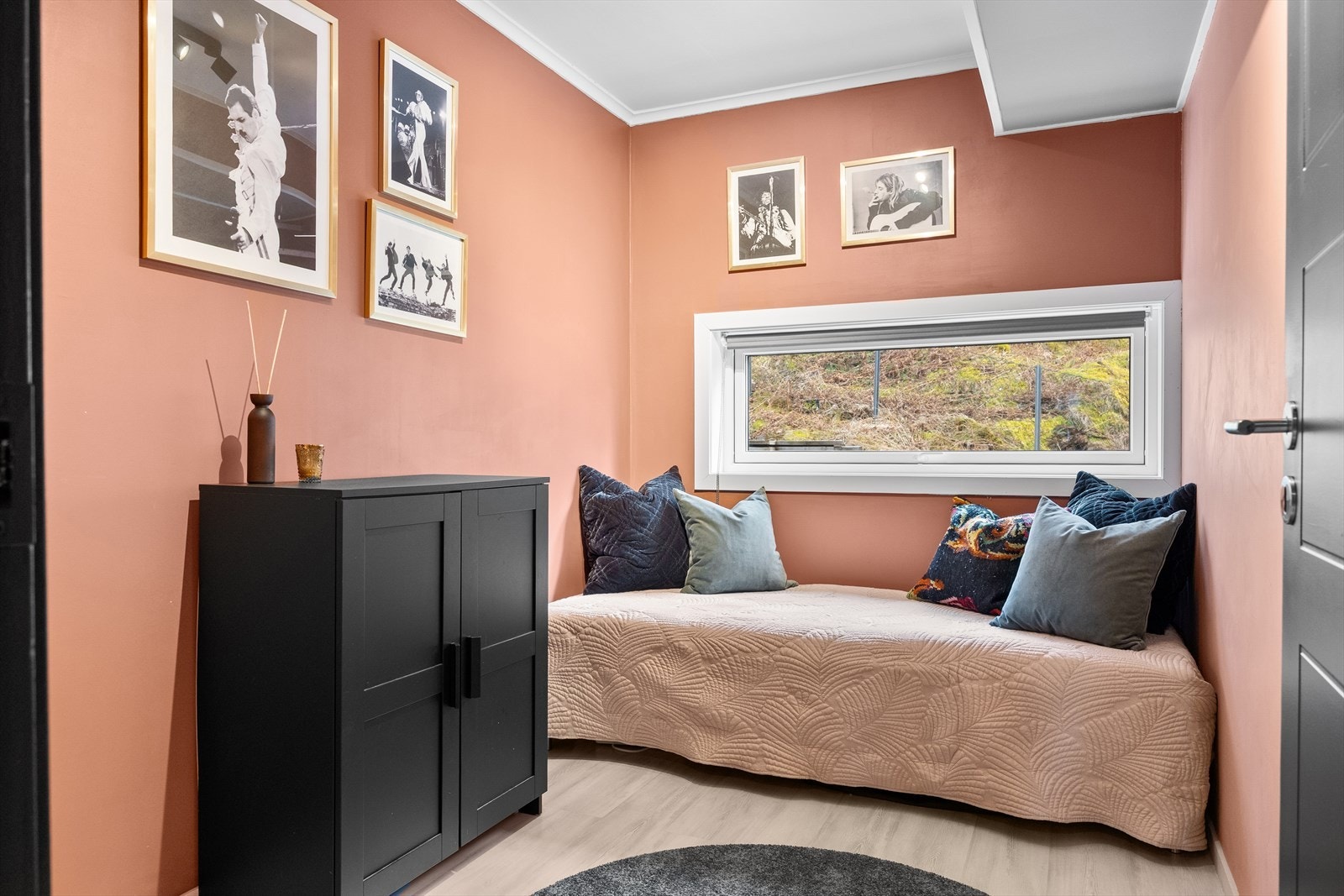 Soverom 3 er på 6,6 m² og er perfekt som barne-/ eller gjesterom. Galleribilde