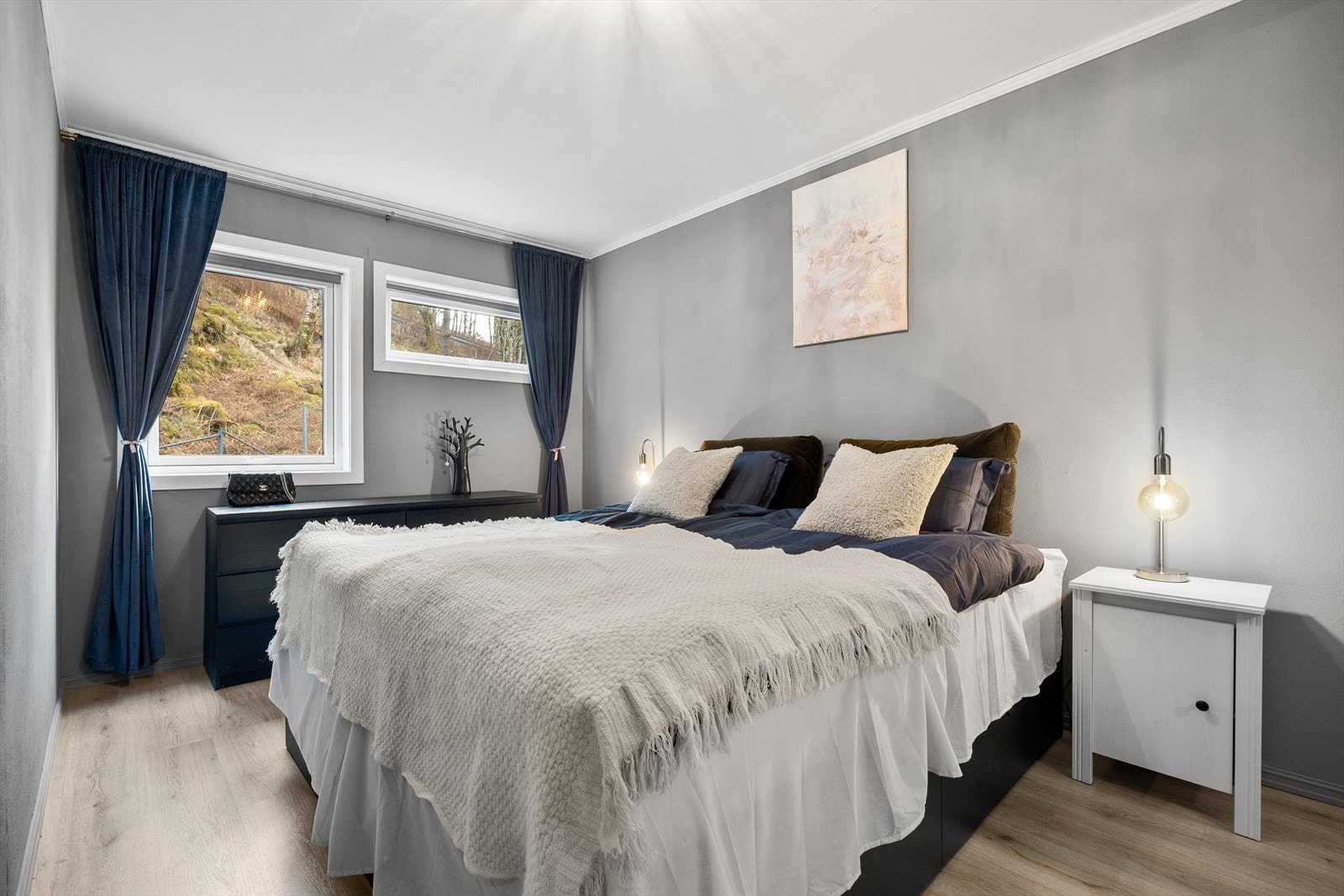 Leiligheten har tre soverom. Hoveddsoverommet er på 13,6 m². Galleribilde