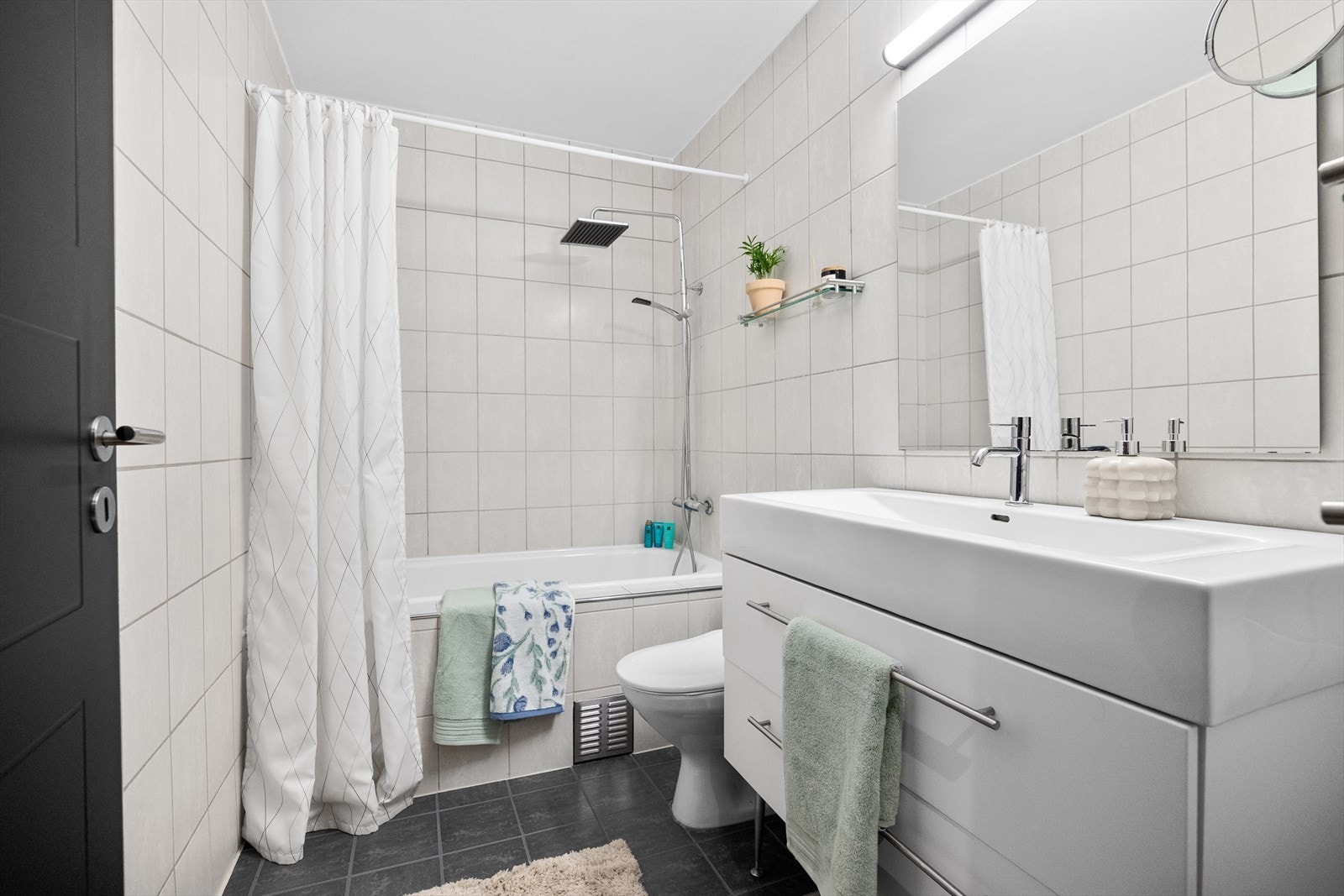 Bad 2 har varme i gulv. Galleribilde