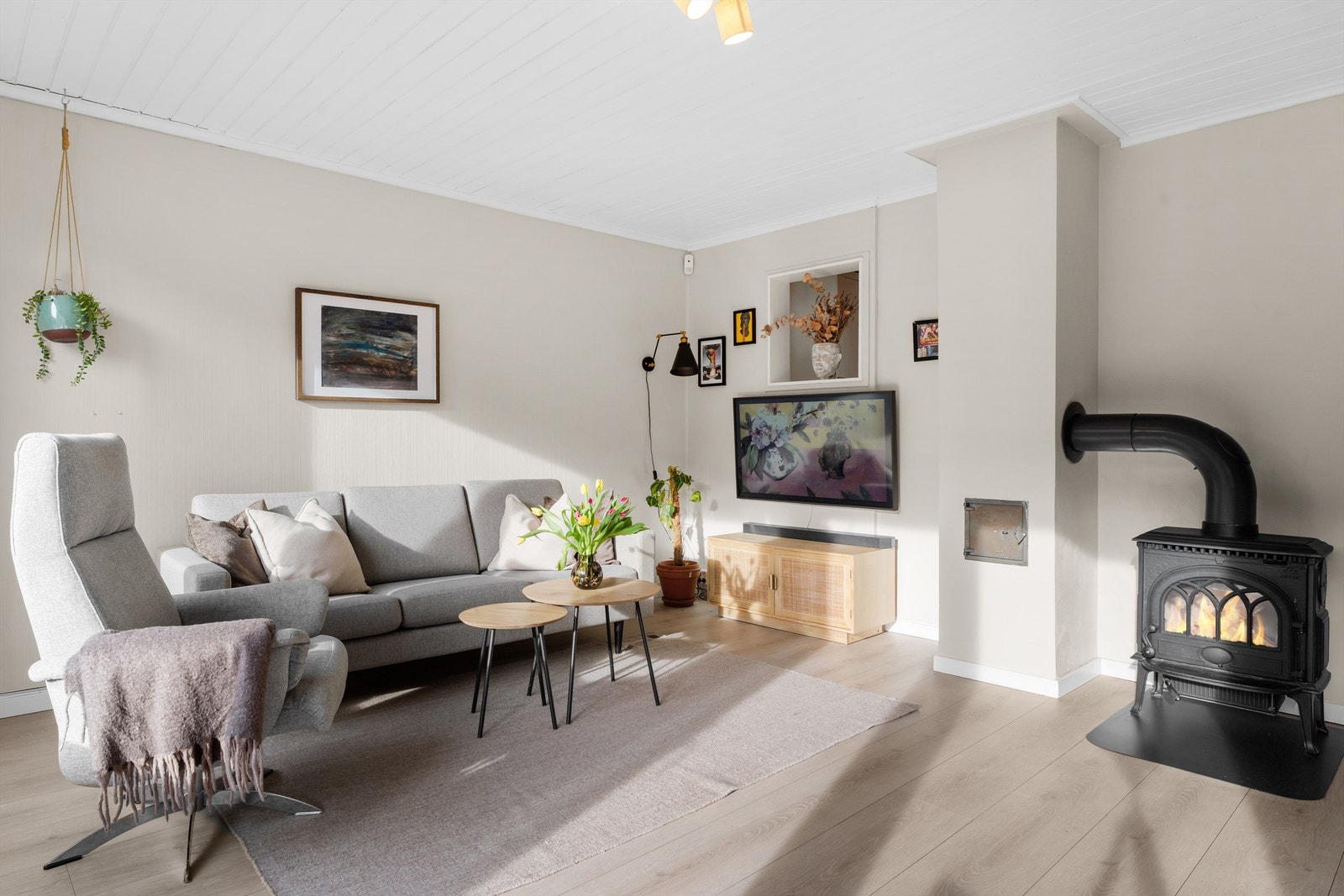 Stue - Peisovn som som skaper både hygge og varme på vinterhalvåret. Galleribilde