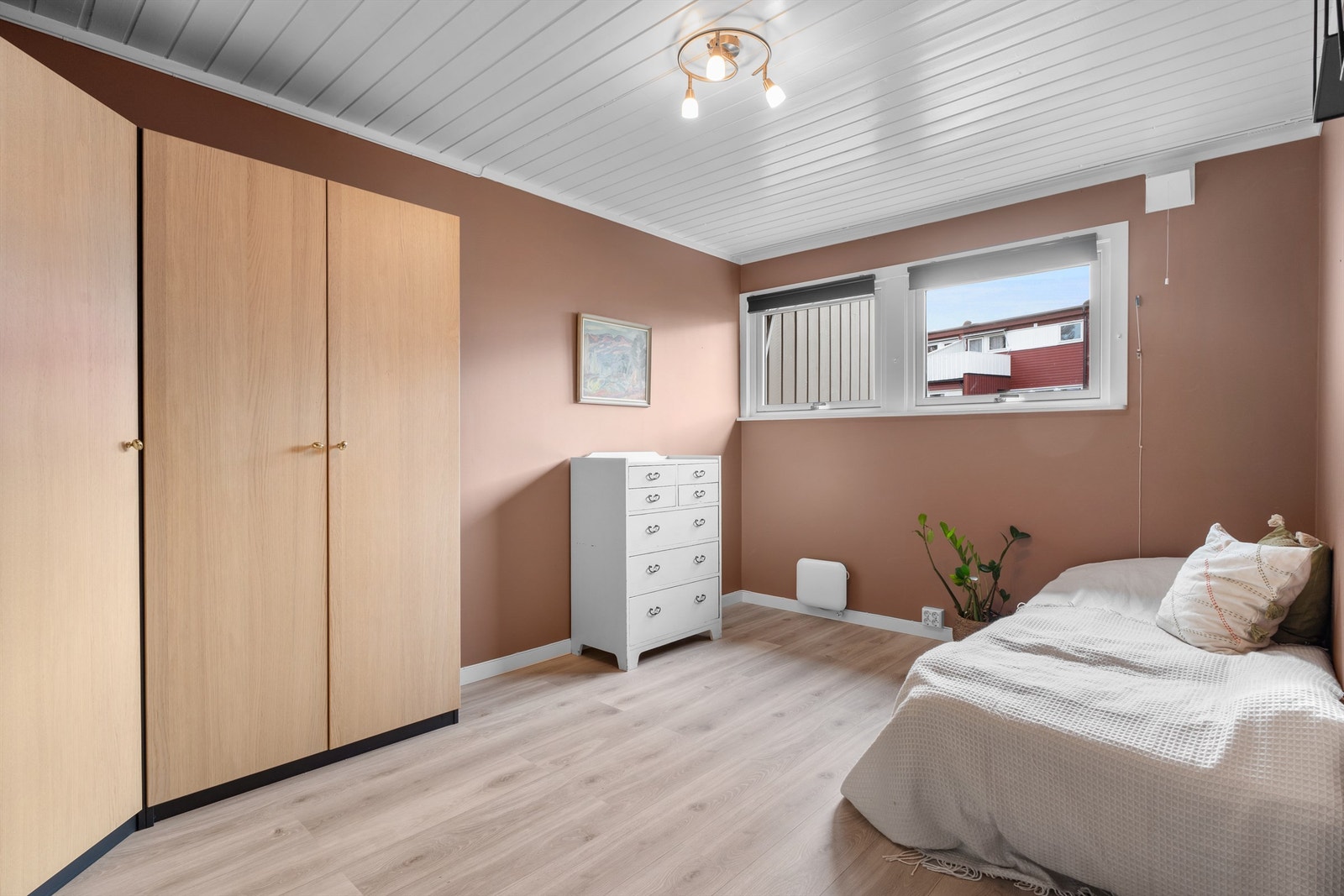 Soverom lll - Her er det god plass til seng, pult eller annet ønskelig møblement. Galleribilde