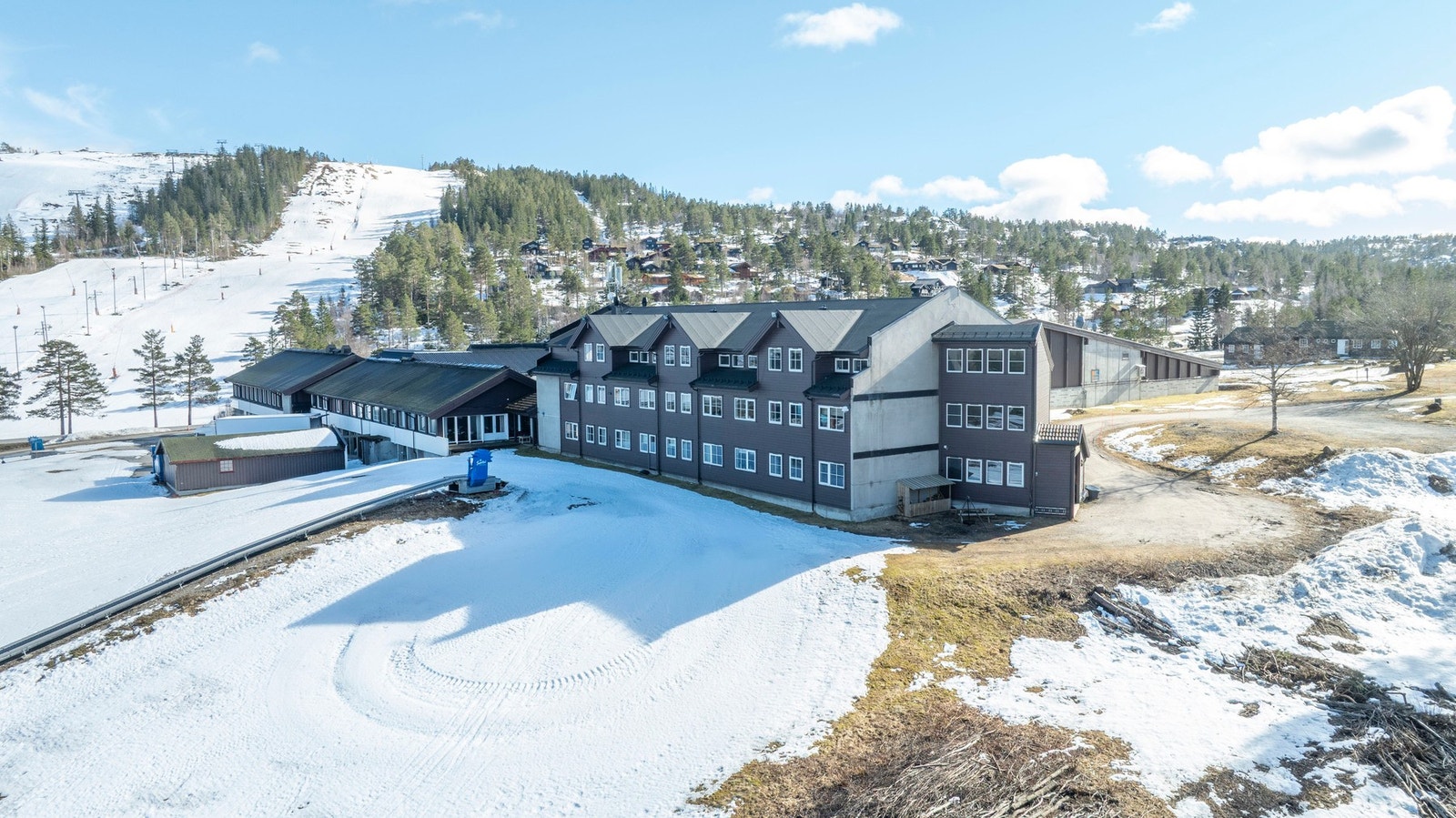 Her bor du midt i et populært hytteområde med kort vei til både alpinanlegg og langrennsløyper. Galleribilde
