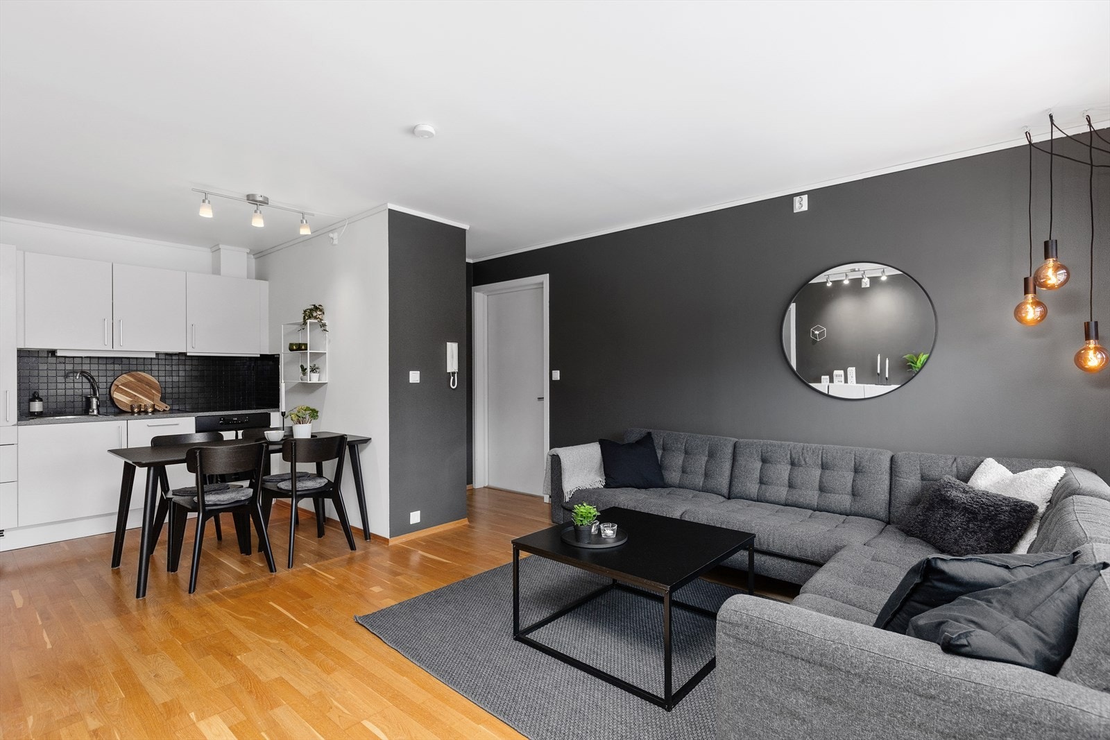 Leiligheten har en praktisk planløsning, med åpen stue- og kjøkkenløsning Galleribilde