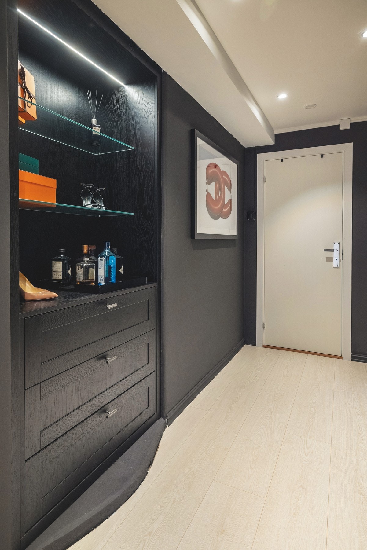 Møbelsnekker Norfur har bygget både skap og kontorløsning. Galleribilde