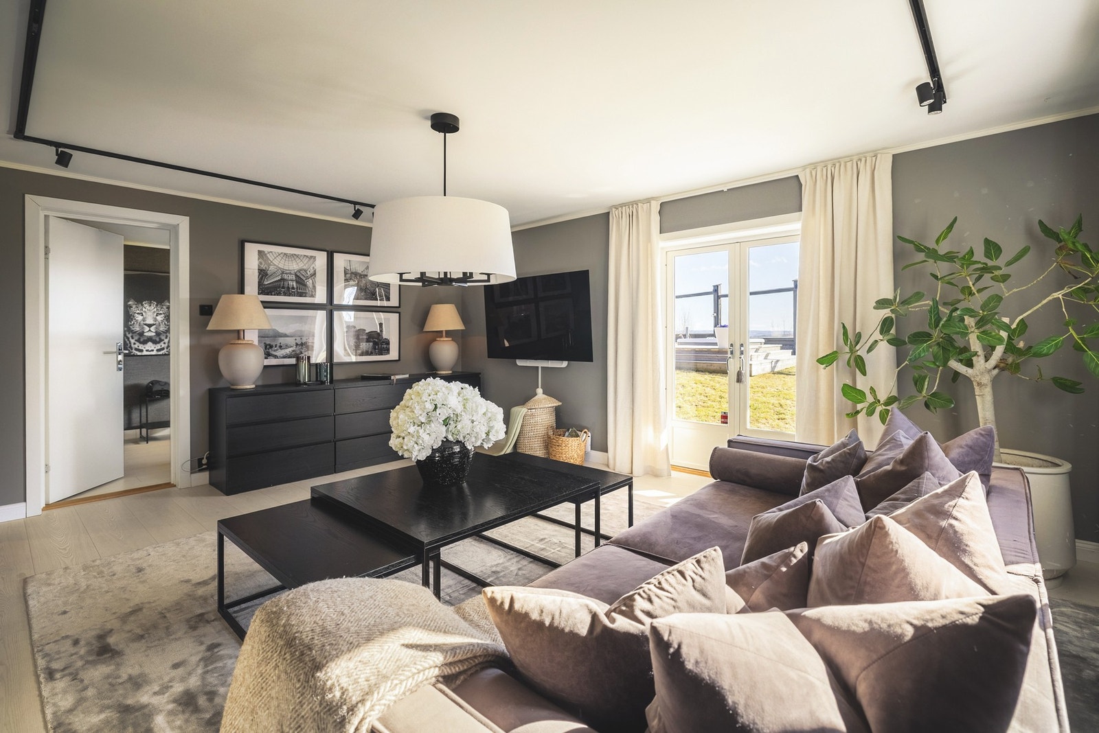 TV-stuen har adkomst til soverom som i dag benyttes som treningsrom. Galleribilde