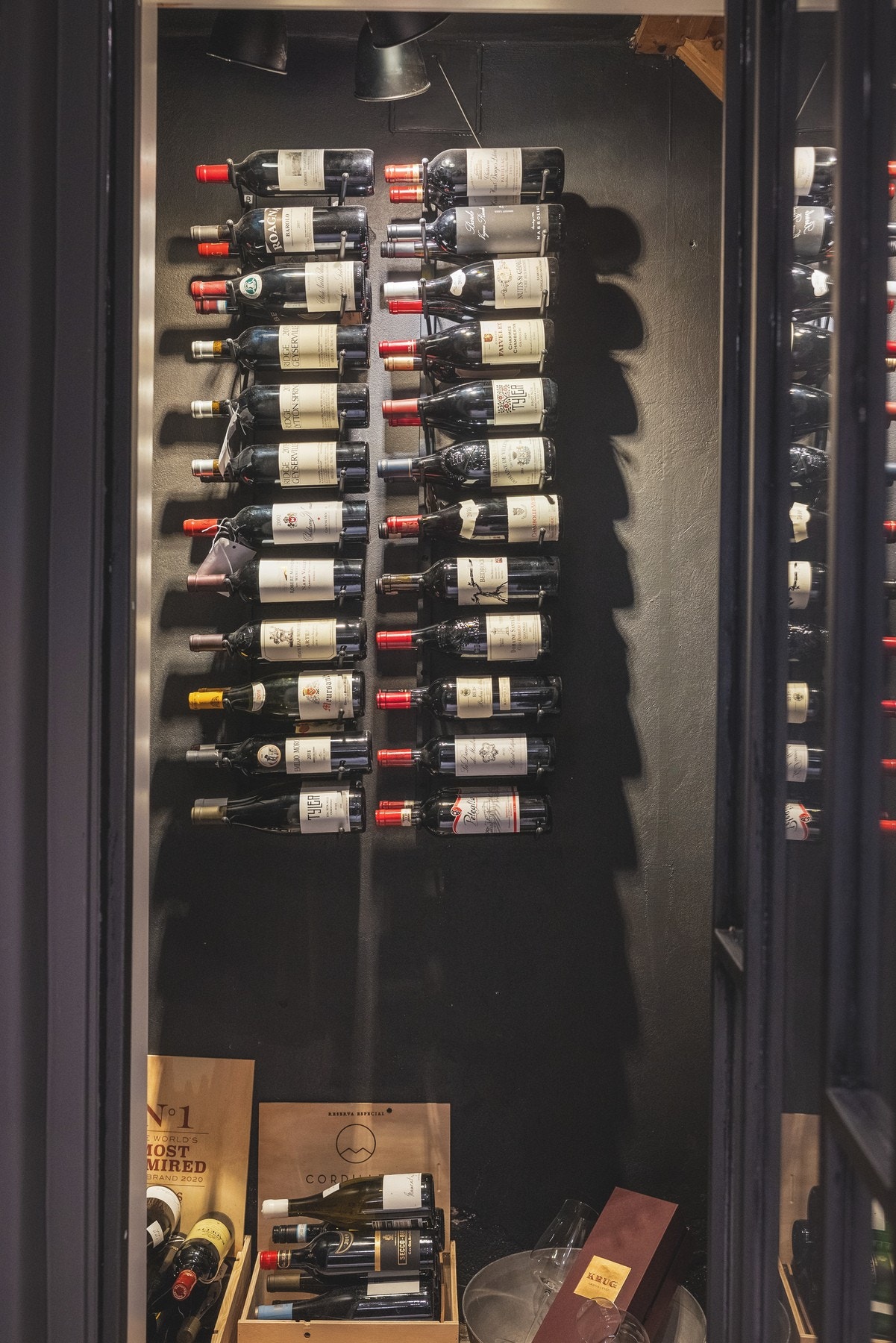 Vinskap fra Vintage medfølger i handelen. Galleribilde