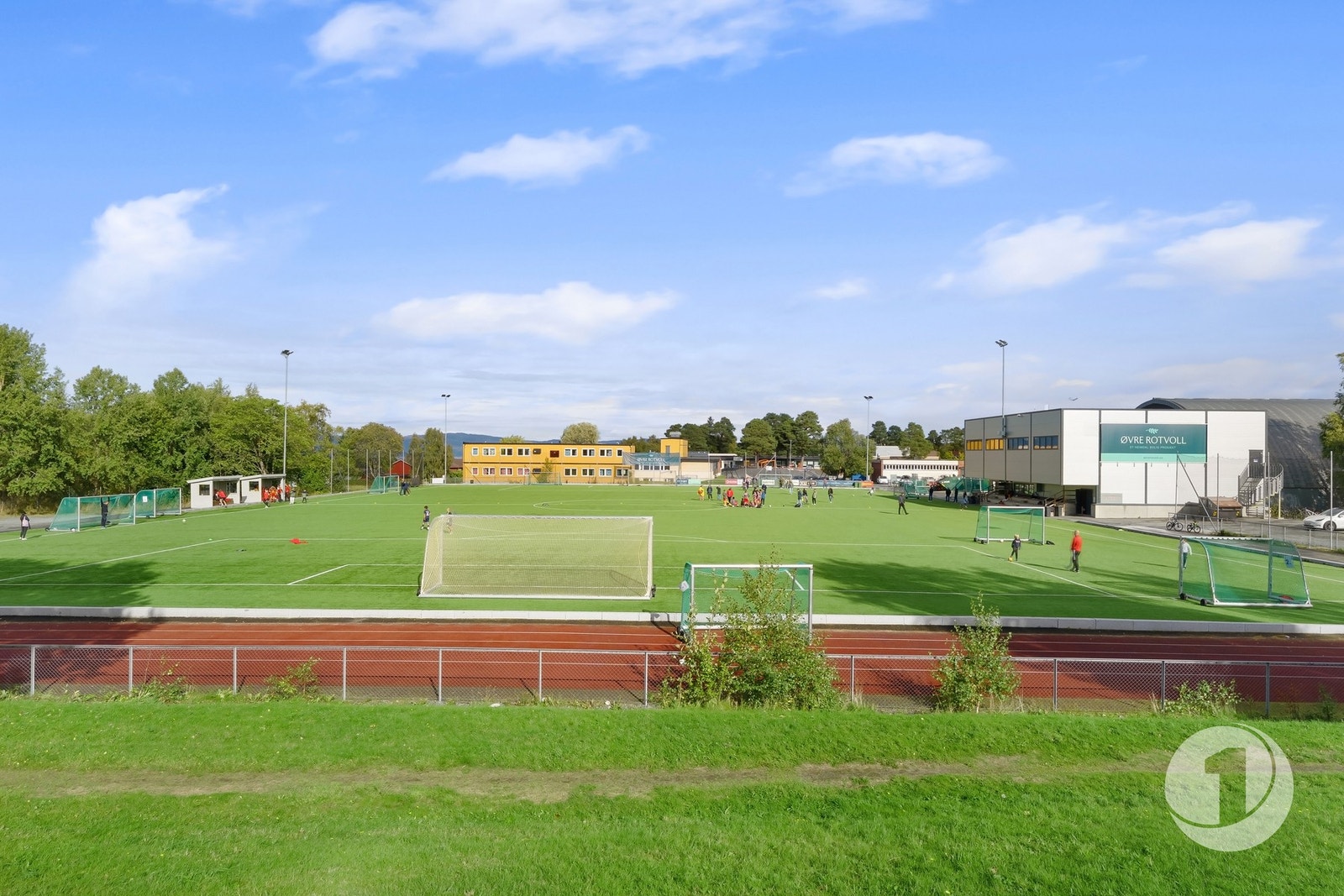 Like ved ligger også CSK-hallen med stort idrettsanlegg. Galleribilde