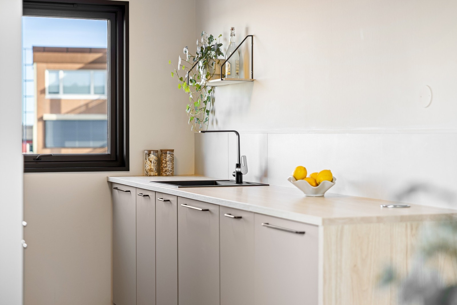 TV-pakke, fibernett, vask av fellesarealer og kommunale avgifter er inkludert i felleskostnadene. Galleribilde