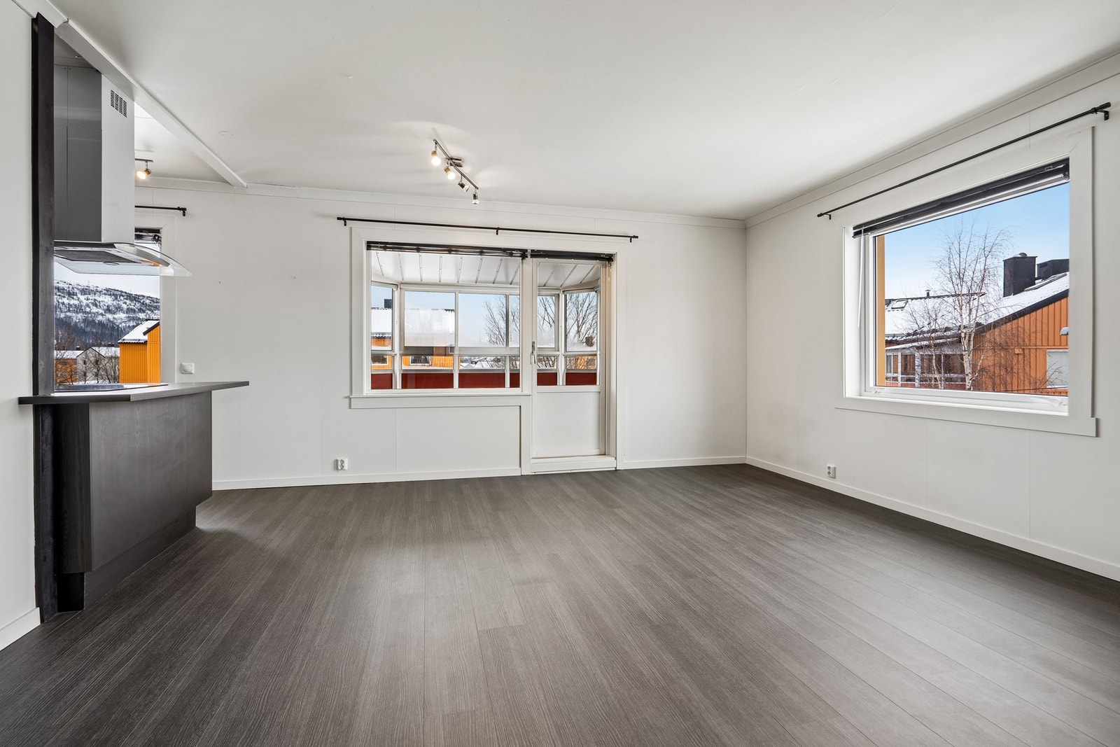 Den innglassede balkongen kan fungere som en forlengelse av stuen store deler av året Galleribilde