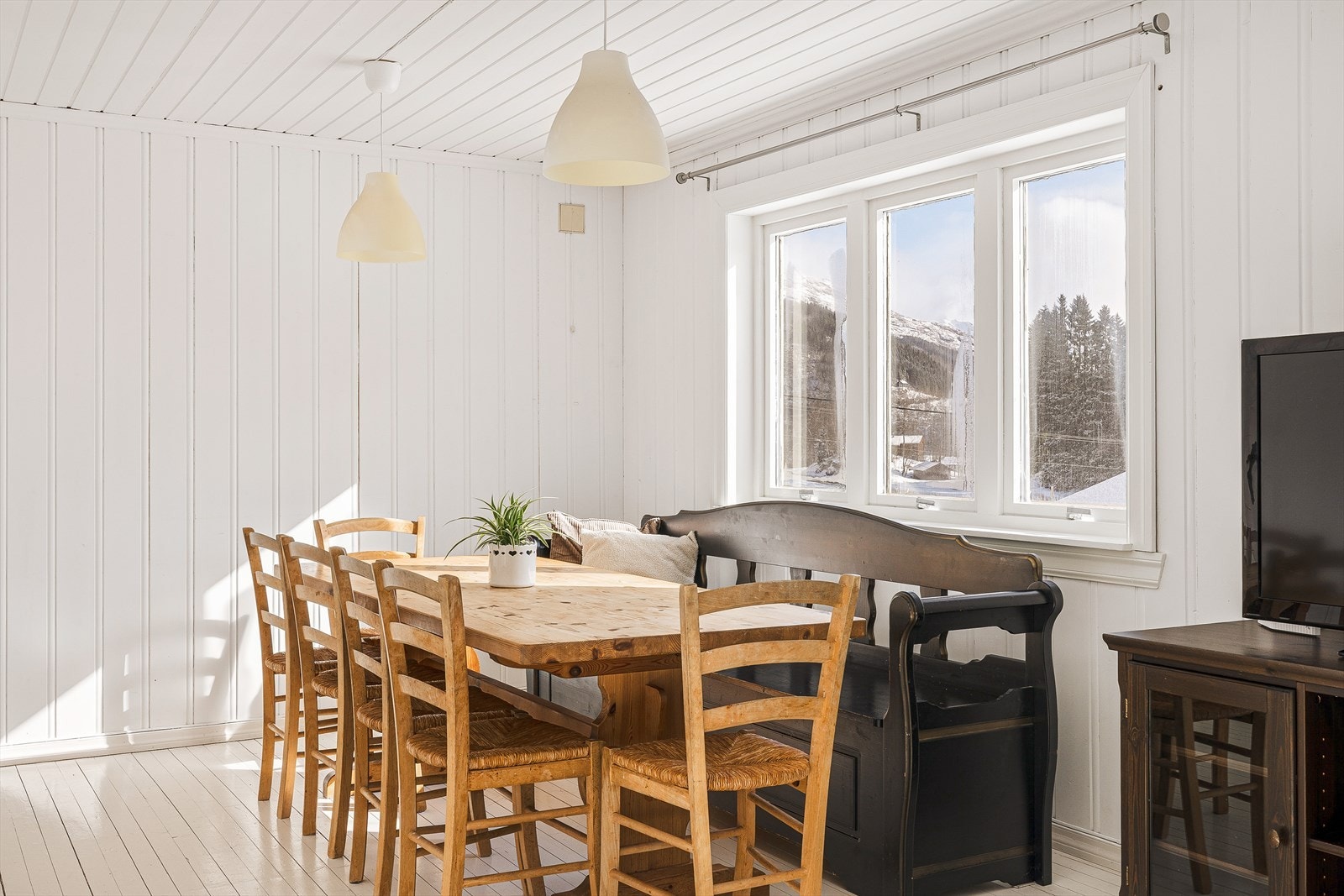 Her er god plass til å innrede spisestuen etter eget ønske. Galleribilde