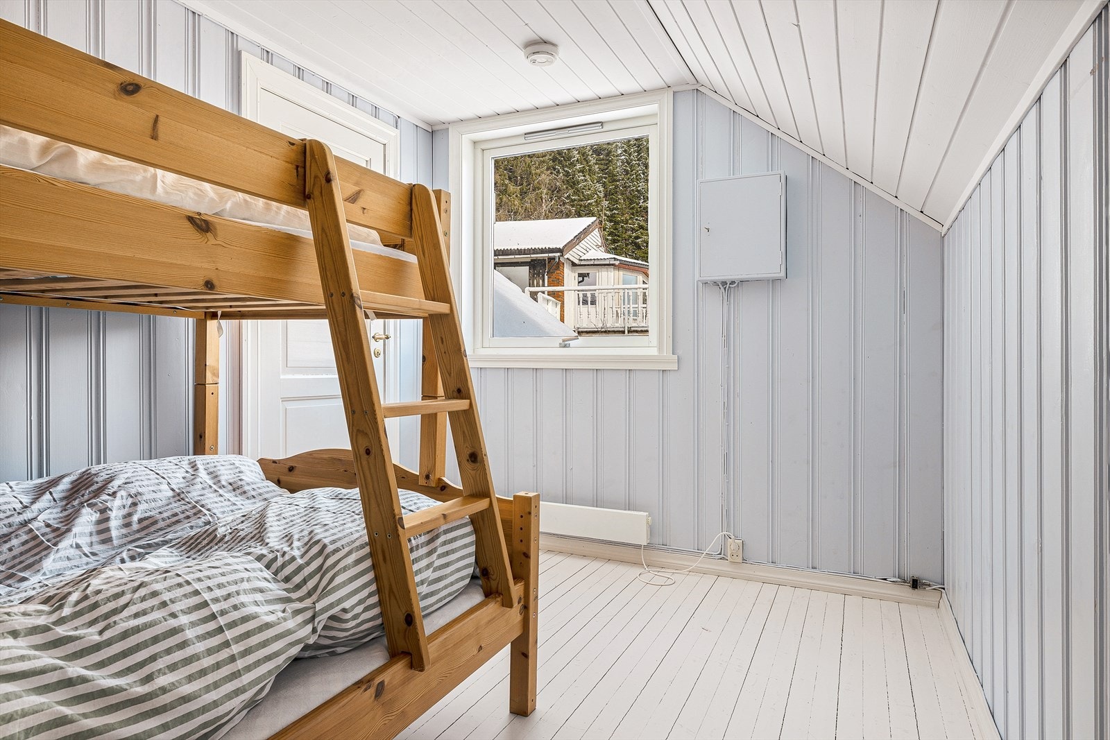 Soverommet er i dag innredet med en køyeseng. Galleribilde