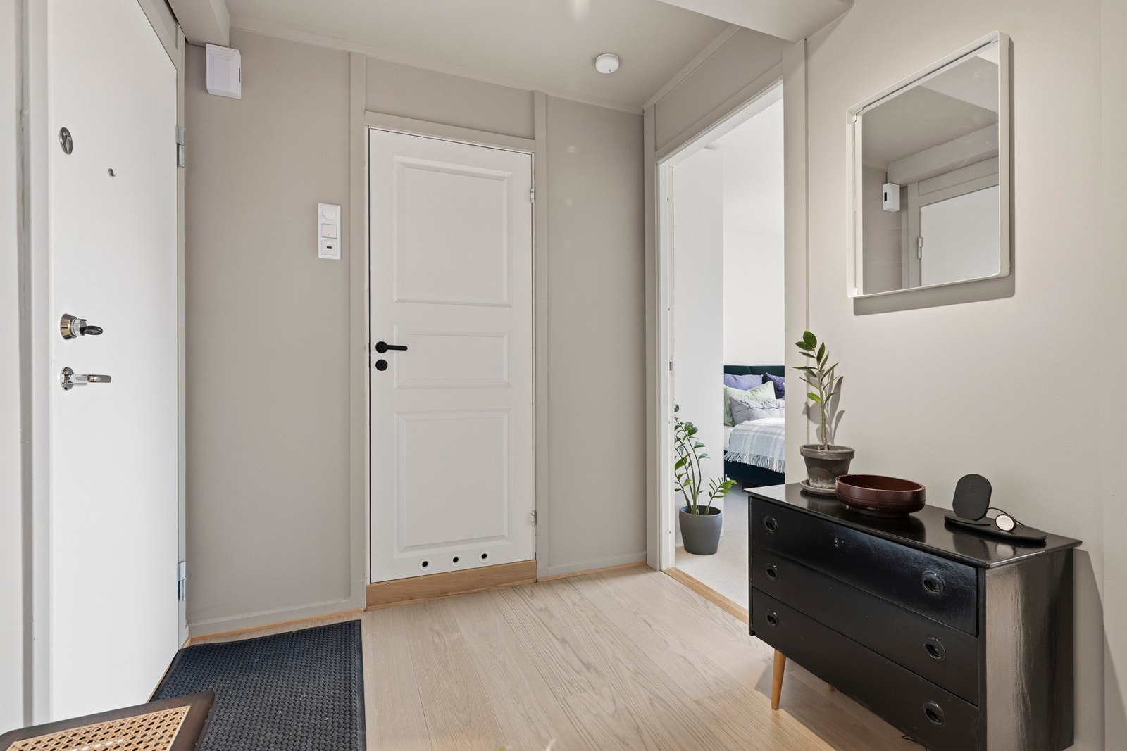 Rommet er sentralt plassert med adkomst til omtrent alle rom Galleribilde