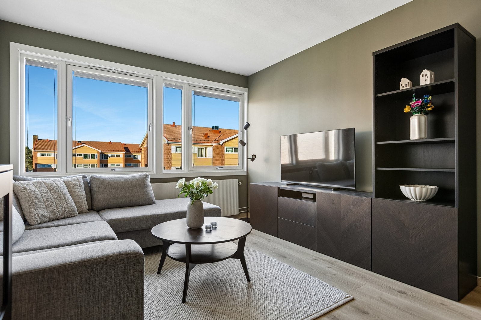 Leiligheten ble betydelig oppusset i 2023 og har en gjennomgående høy standard. Galleribilde