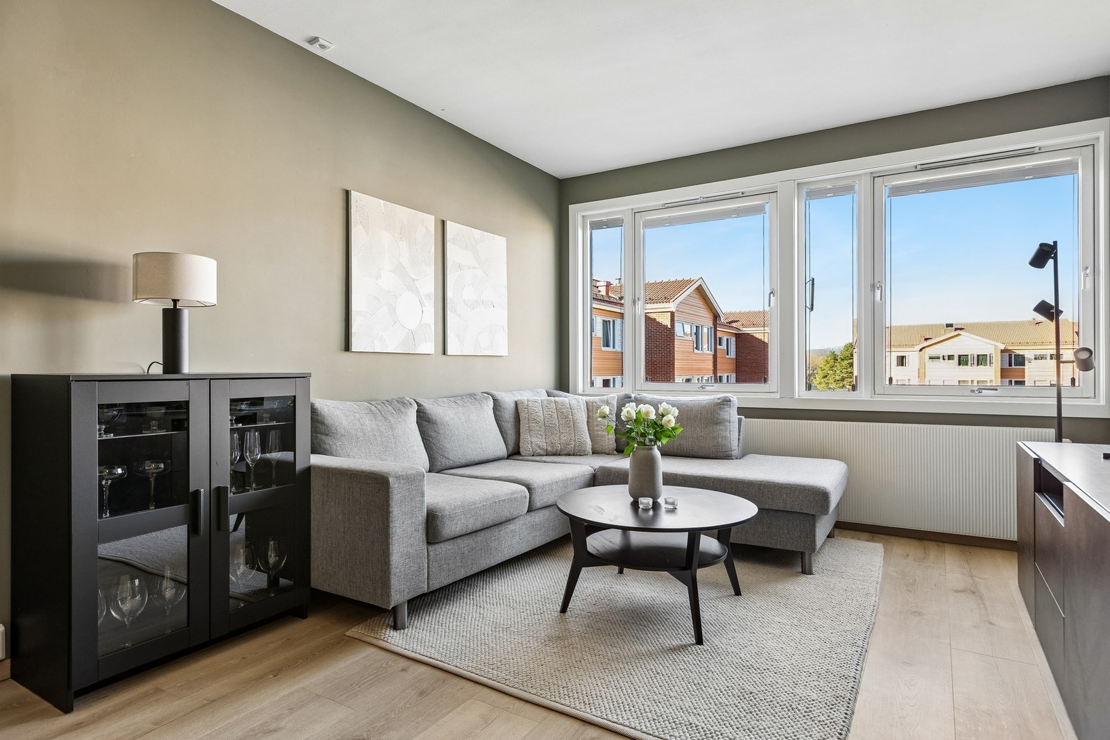 Den gode planløsningen gjør stuen enkel å innrede etter eget ønske. Galleribilde