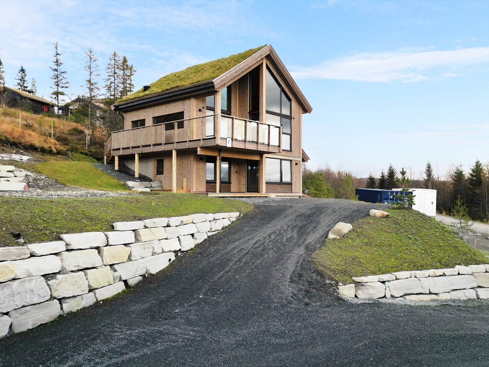 Her har man muligheten til å sikre seg en rå fritidsbolig over to plan med hems. Galleribilde