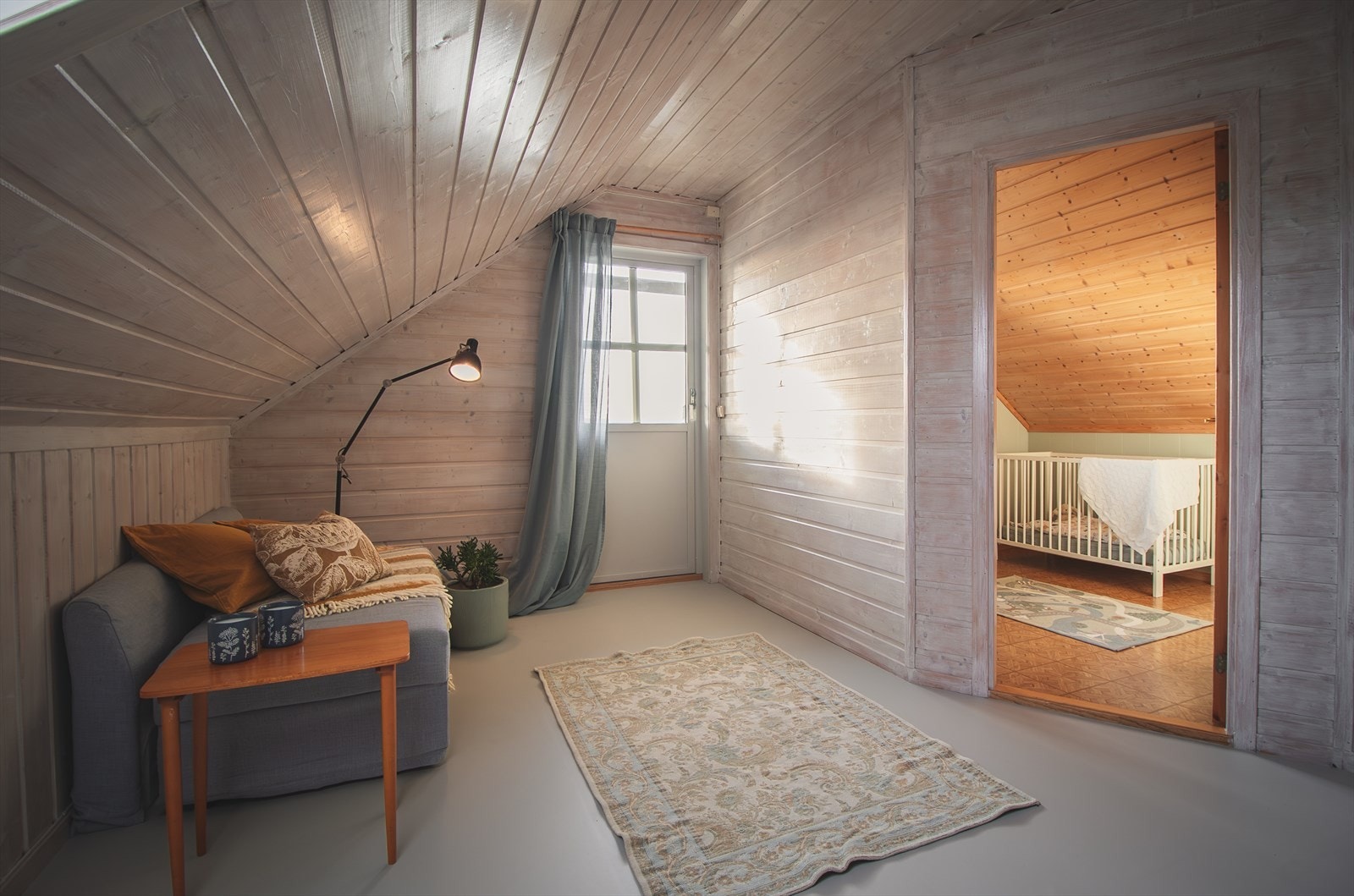 Loftstuen som viser inngang til soverom 2 i 2. etasje Galleribilde