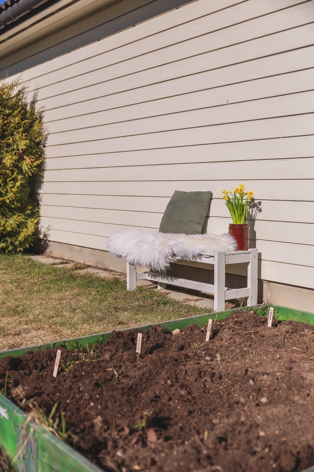 Eier har også en liten grønnsakhage - et koselig og nyttig innslag som gir et egendyrket tilskudd til matlagingen i hverdagen Galleribilde